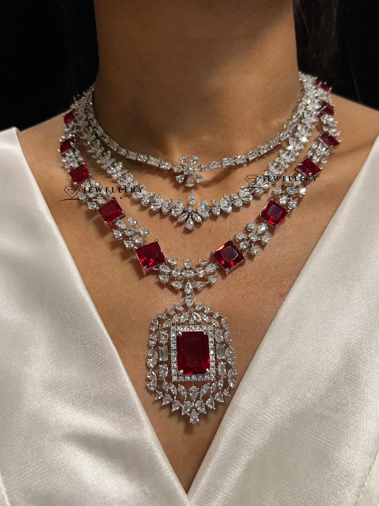 NURA DIAMOND NECKLACE N-1547