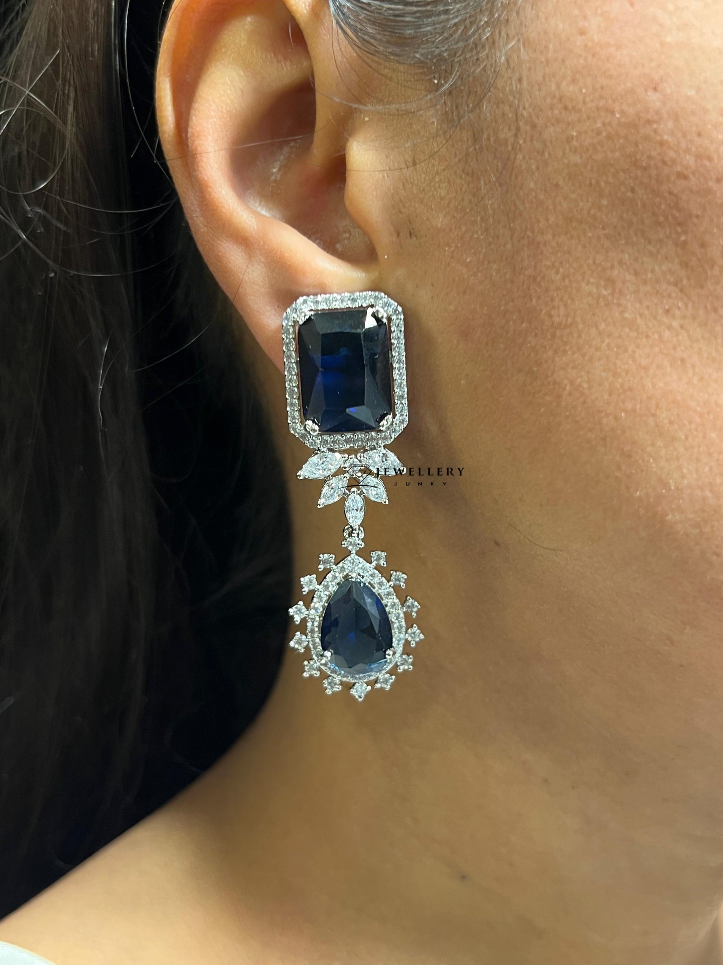 CLEO DIAMOND NECKLACE