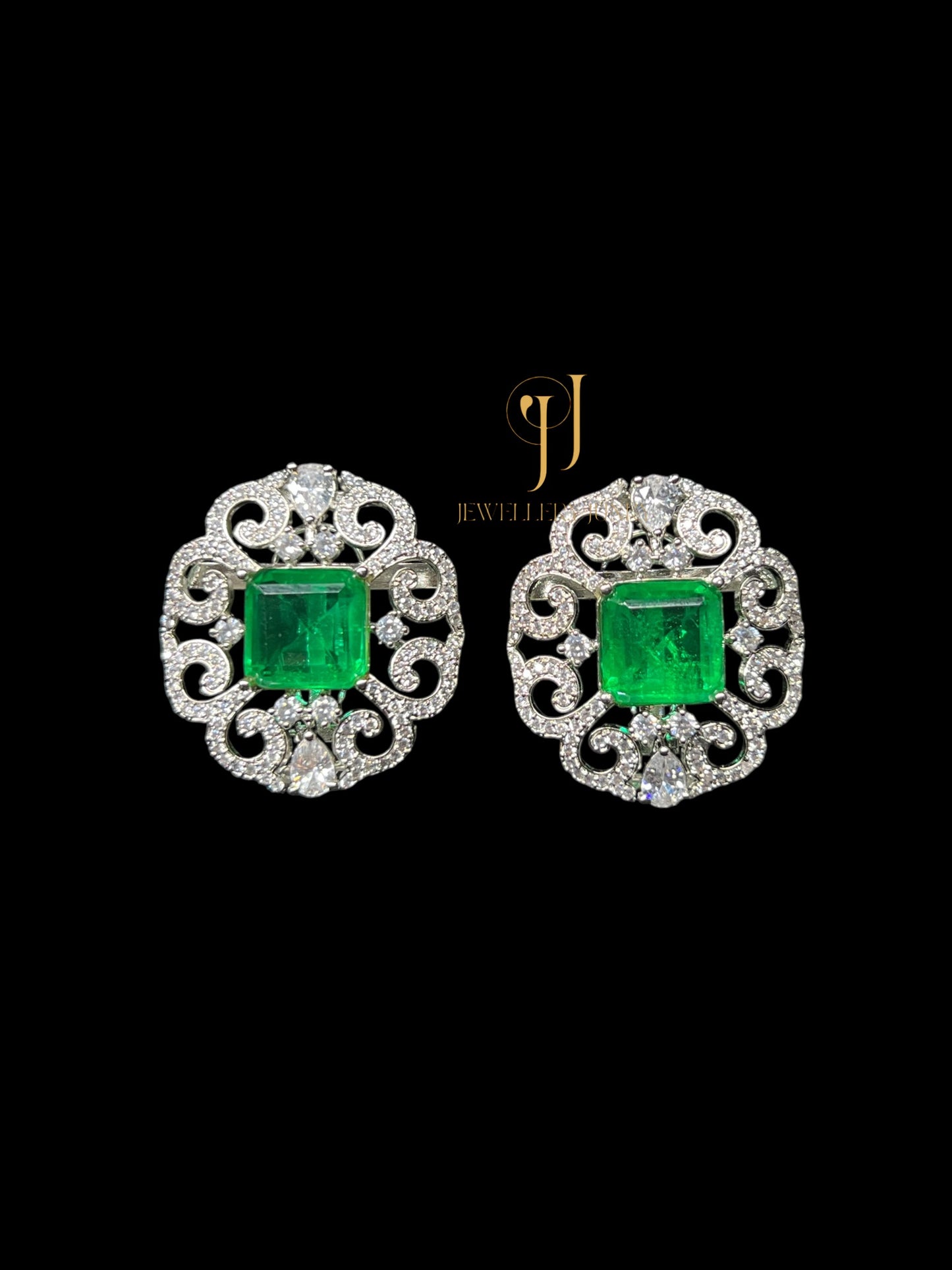 NEETA EMERALD DIAMOND NECKLACE