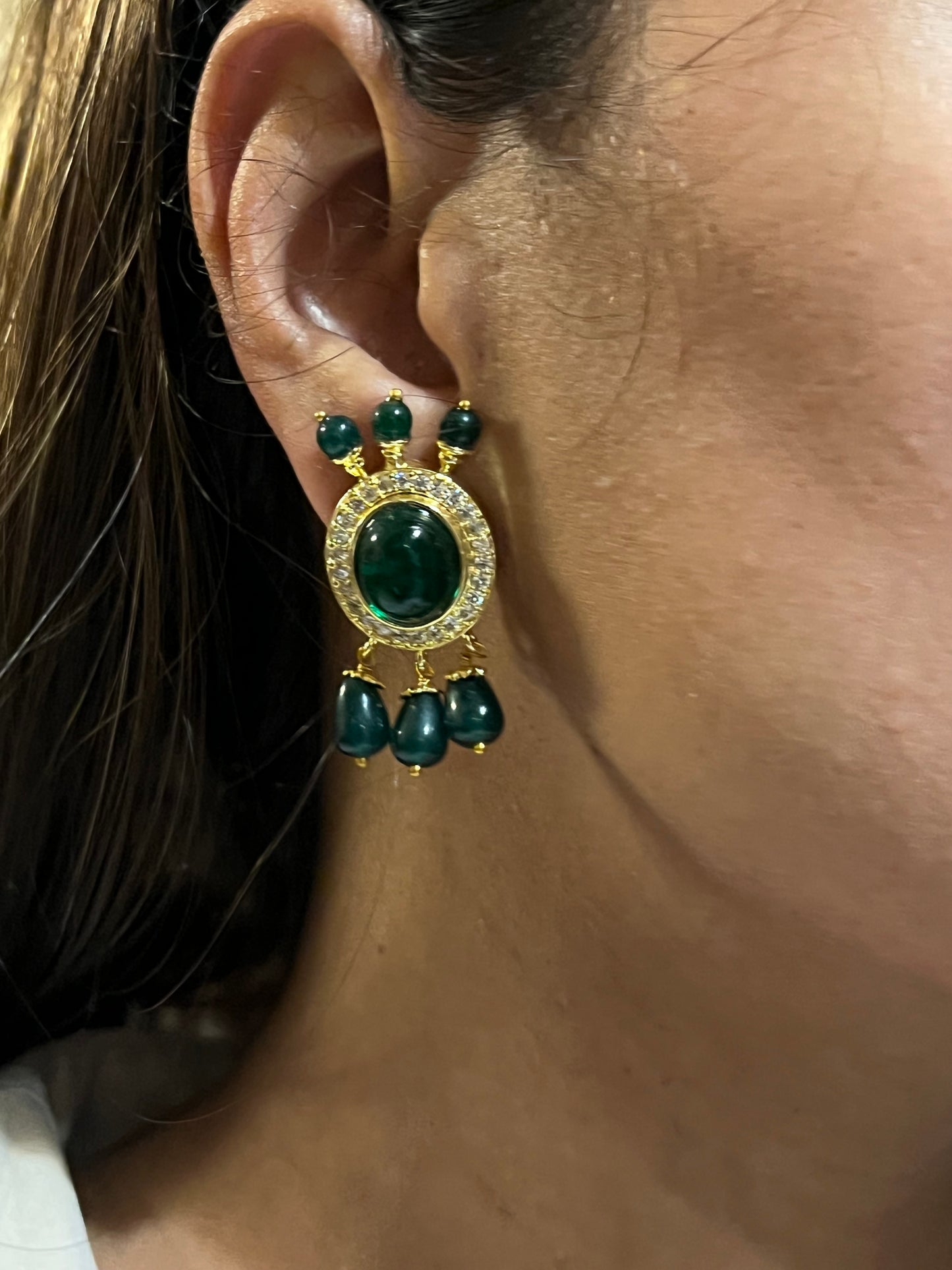 SHRADDHA KUNDUN EMERALD NECKLACE