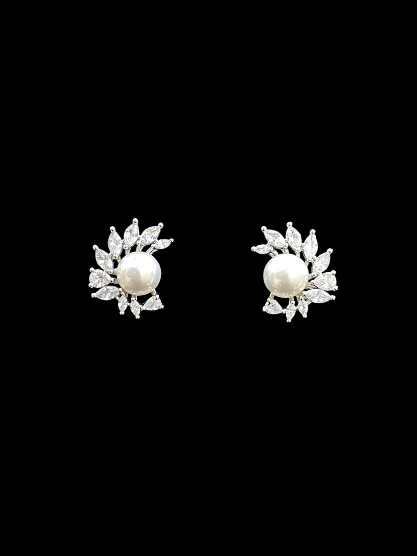 JULIAN PEARL DIAMOND STUD