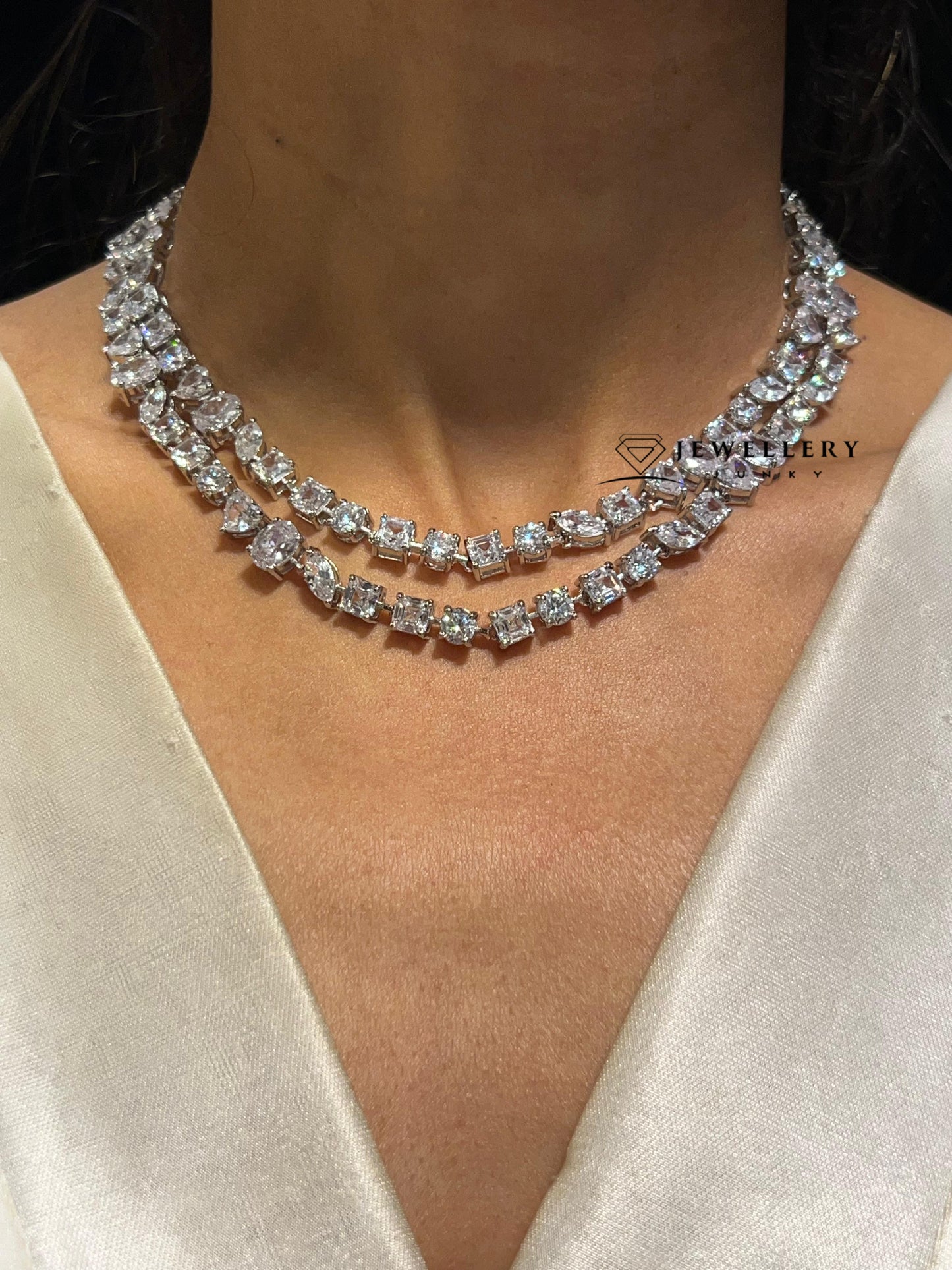 LAUREL DIAMOND NECKLACE