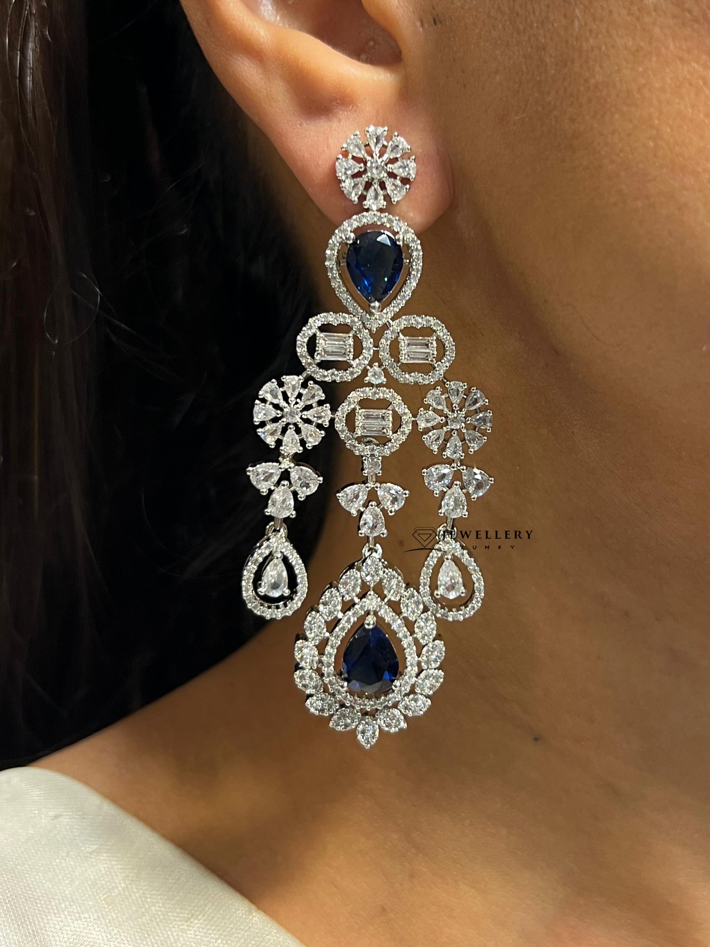 SAVANNA DIAMOND NECKLACE