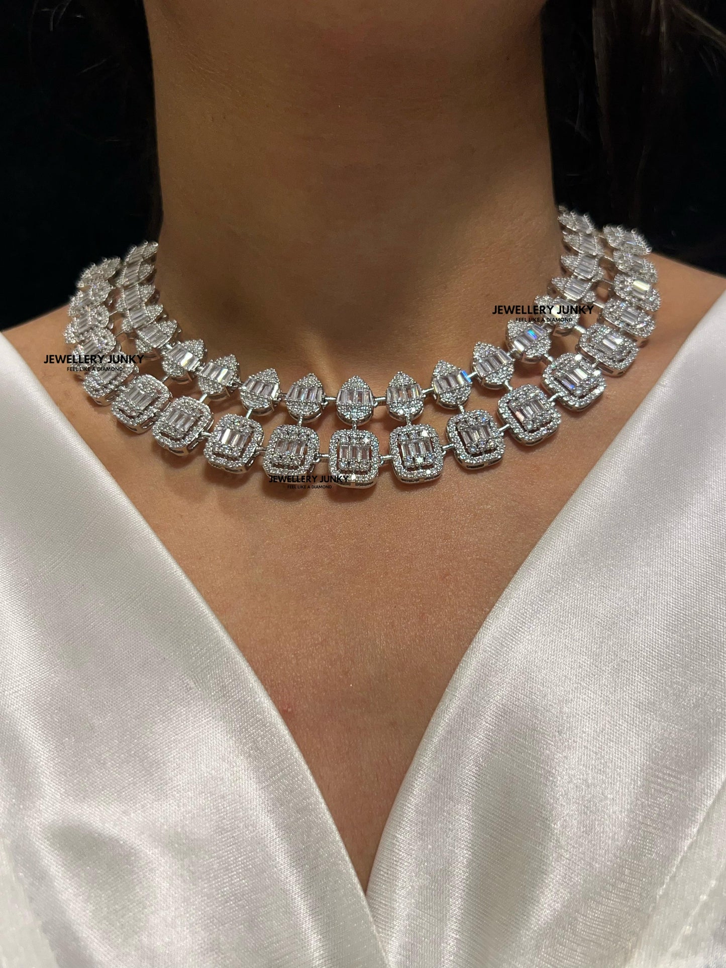 BAVNIYA DIAMOND NECKLACE