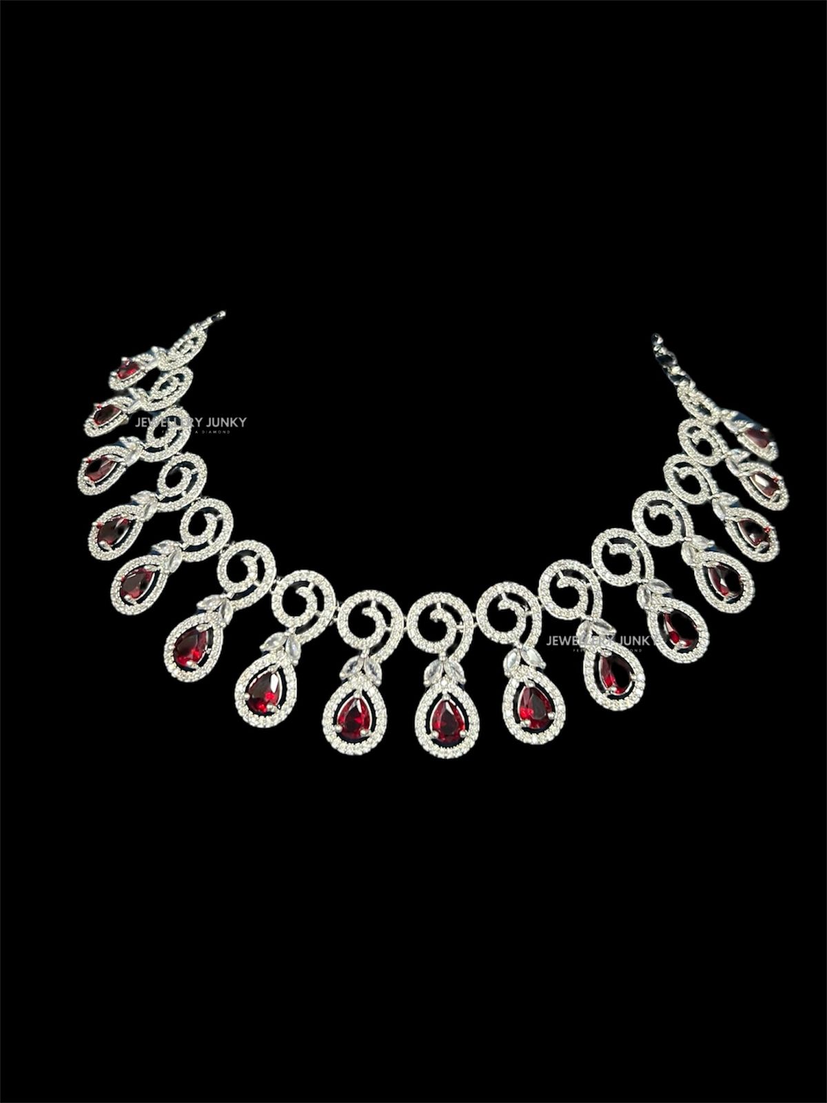 ISHANI DIAMOND NECKLACE