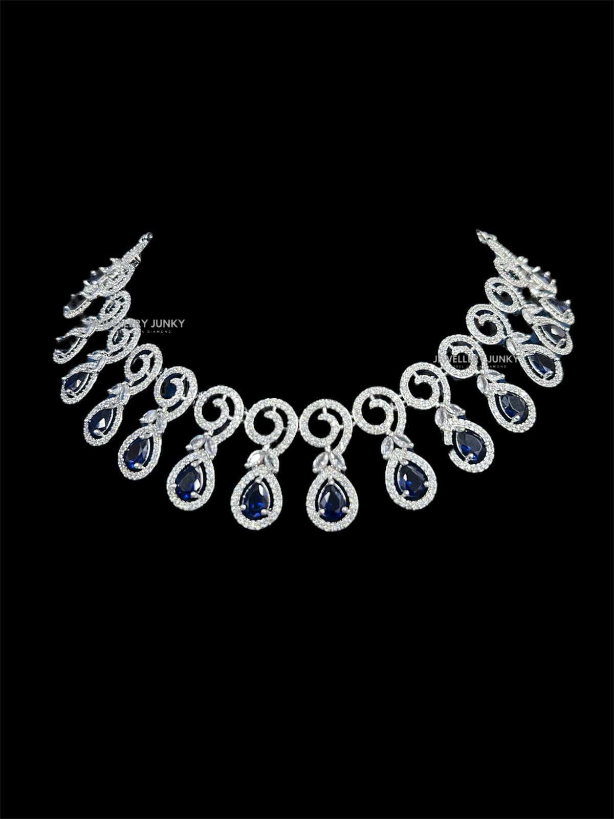 ISHANI DIAMOND NECKLACE