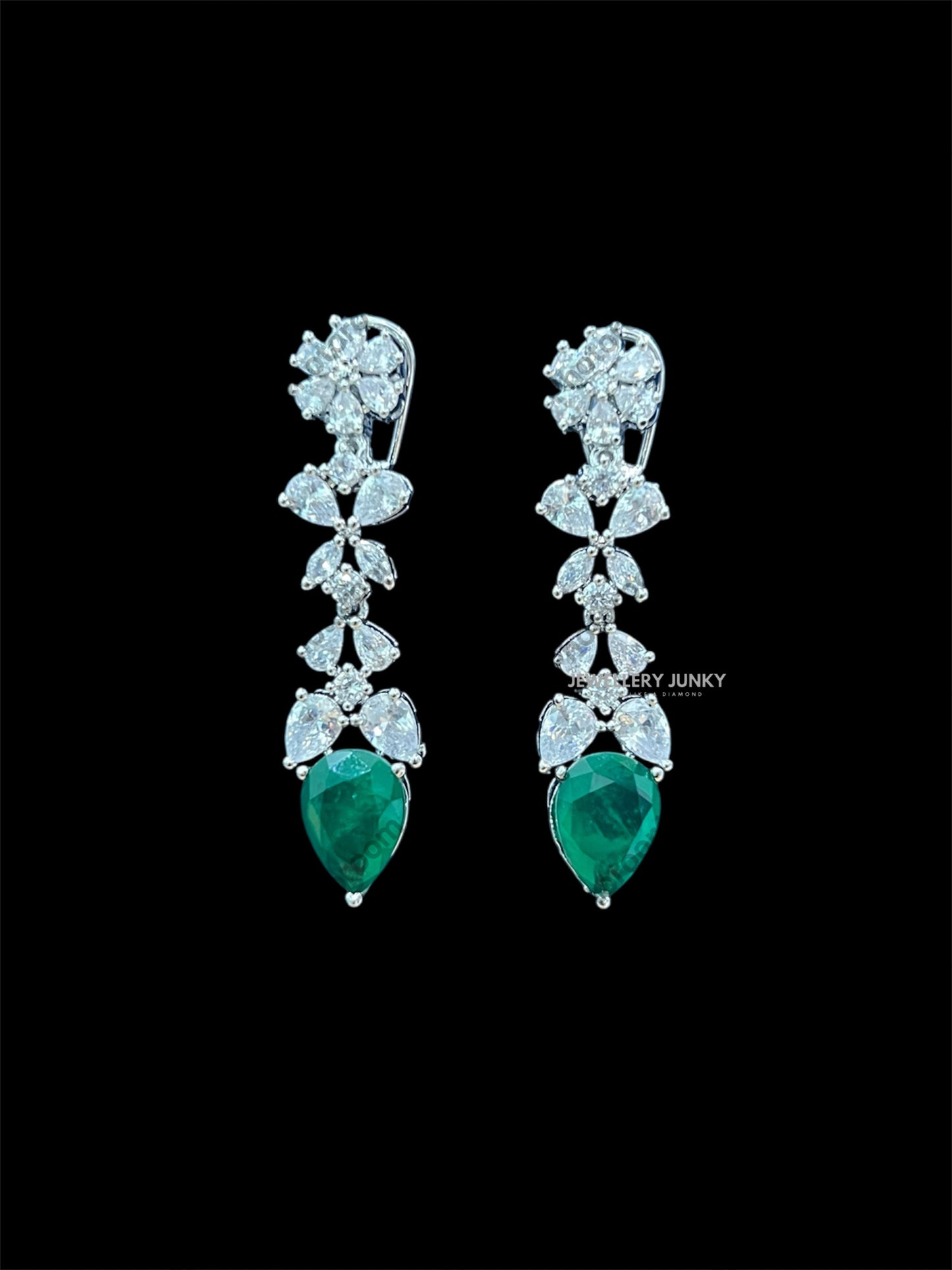 ZOHA DIAMOND NECKLACE