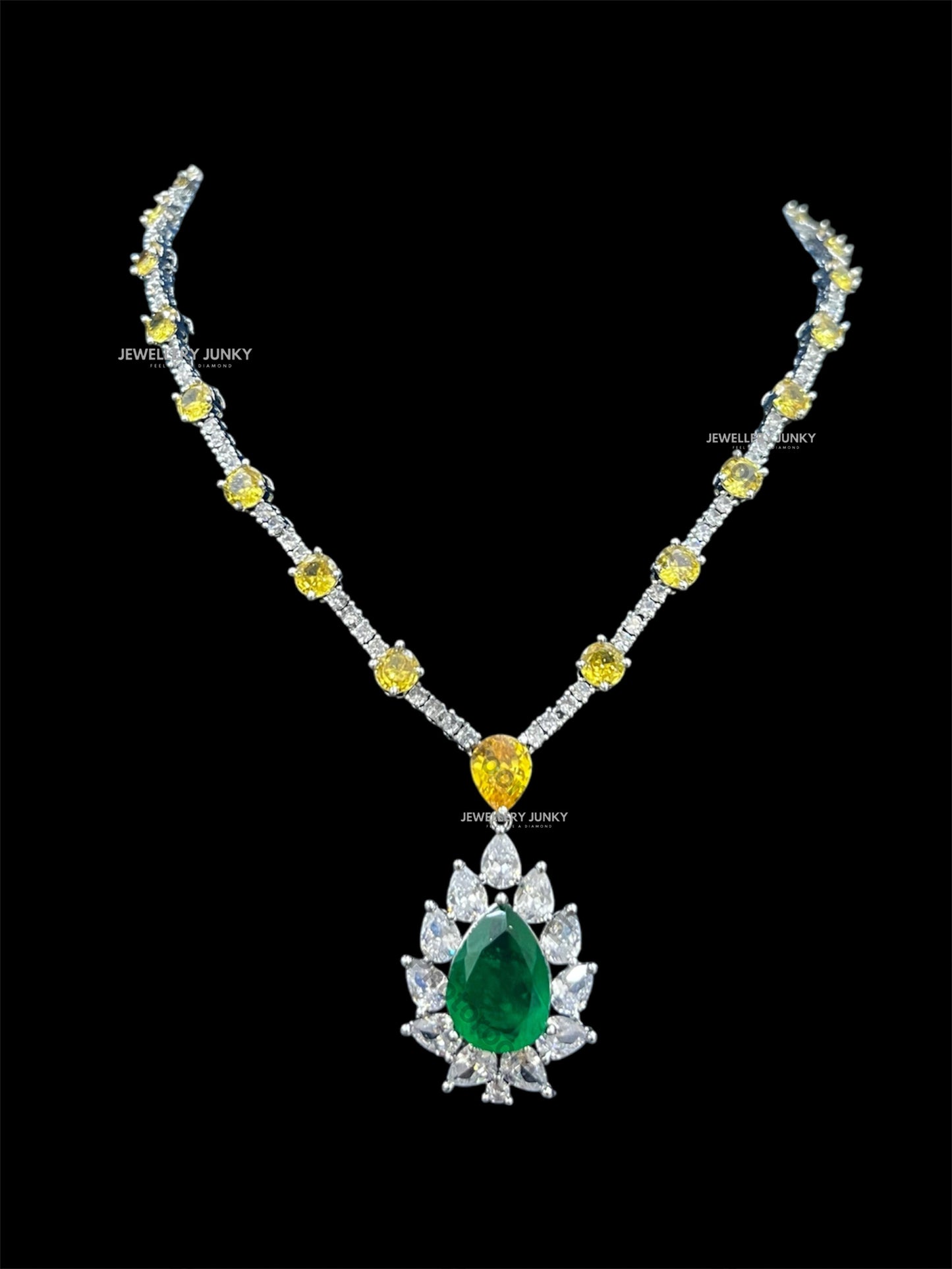 JIYA DIAMOND NECKLACE