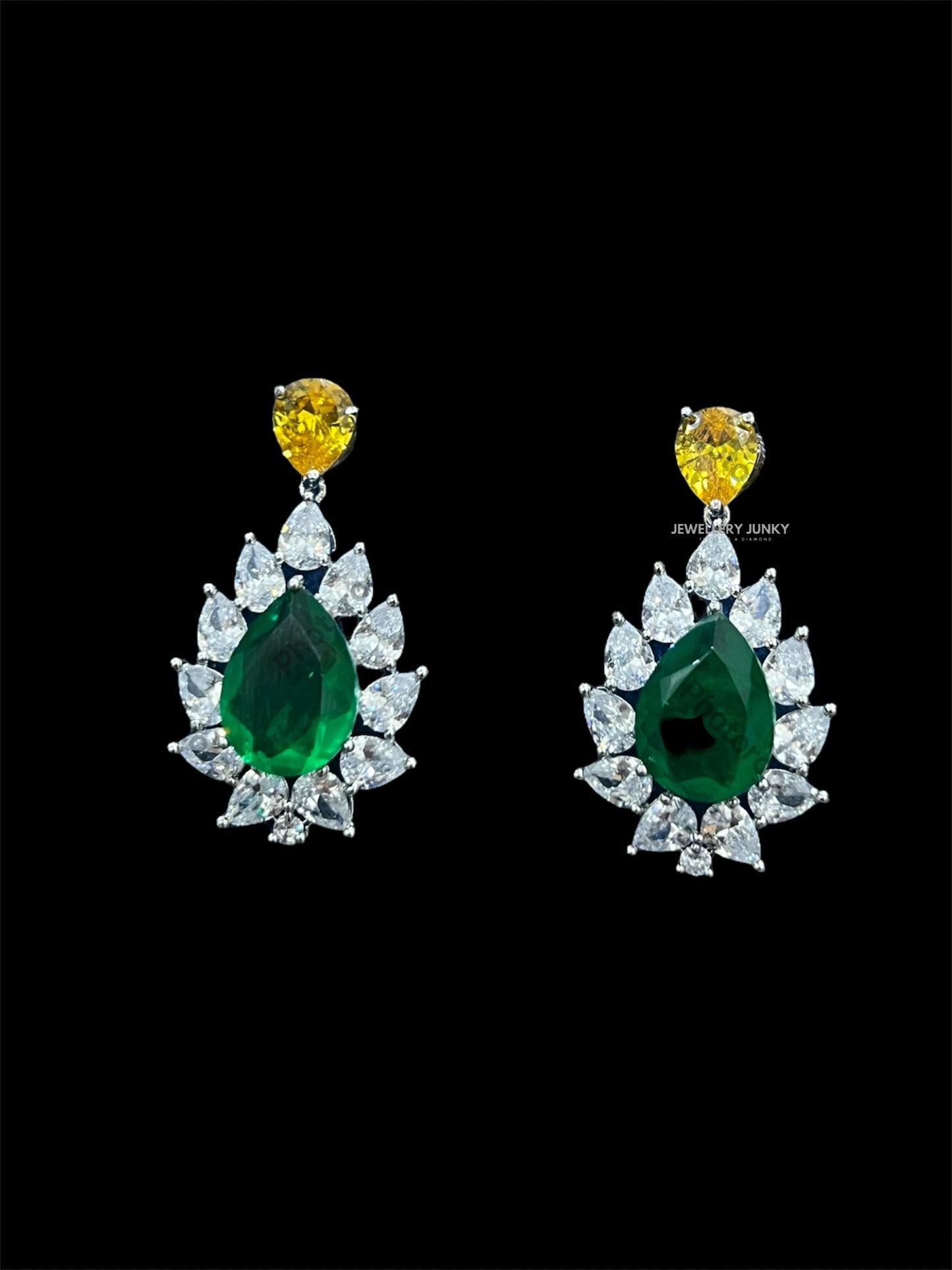JIYA DIAMOND NECKLACE