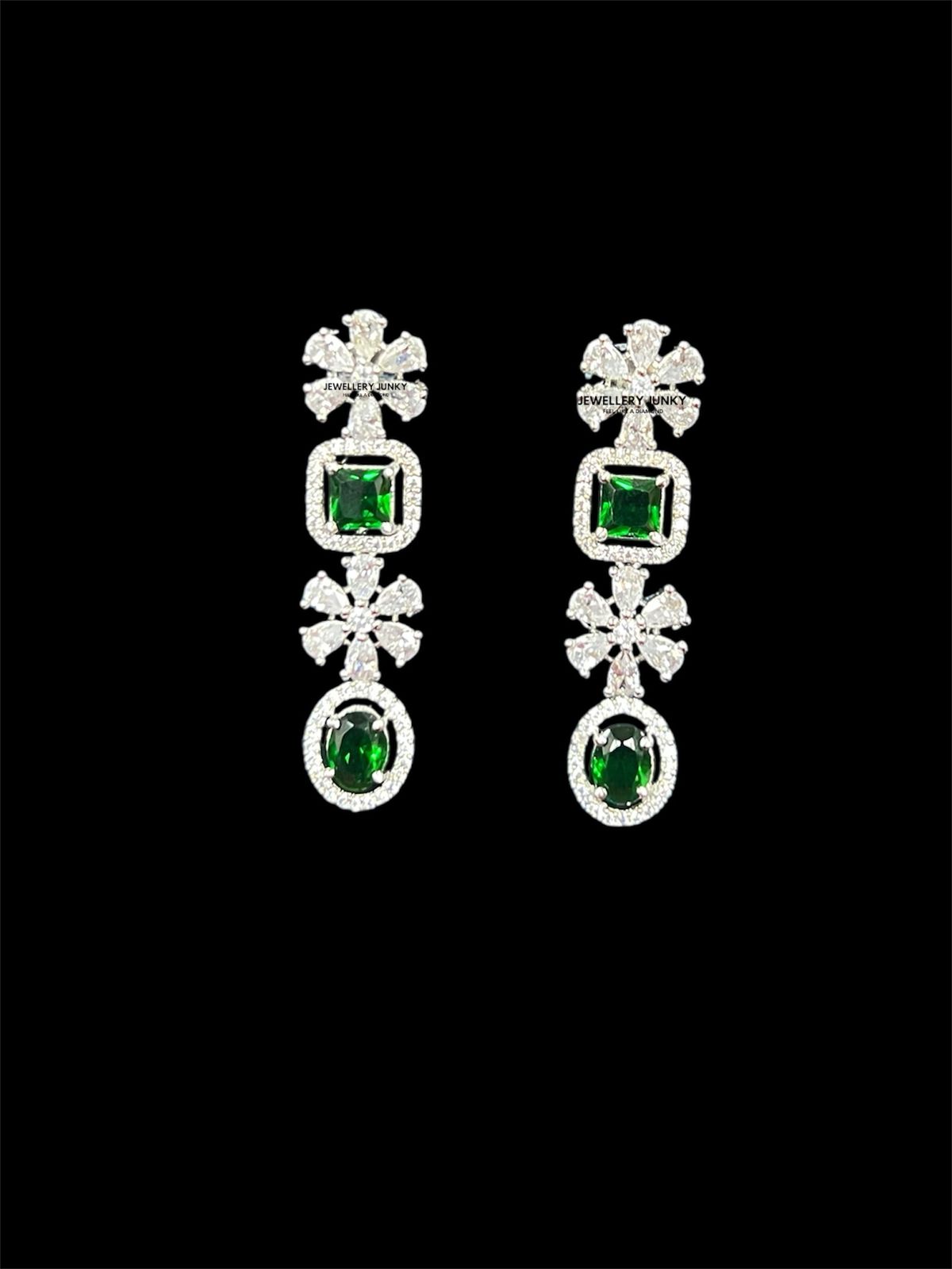 AARVI DIAMOND NECKLACE