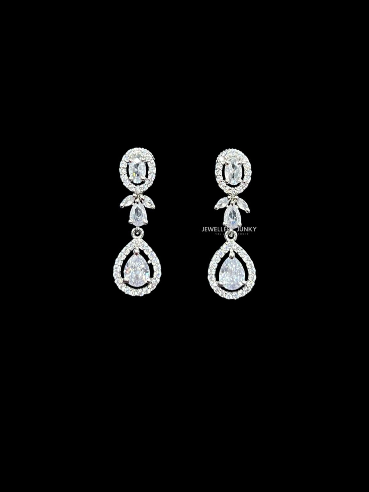 GRISHA DIAMOND NECKLACE