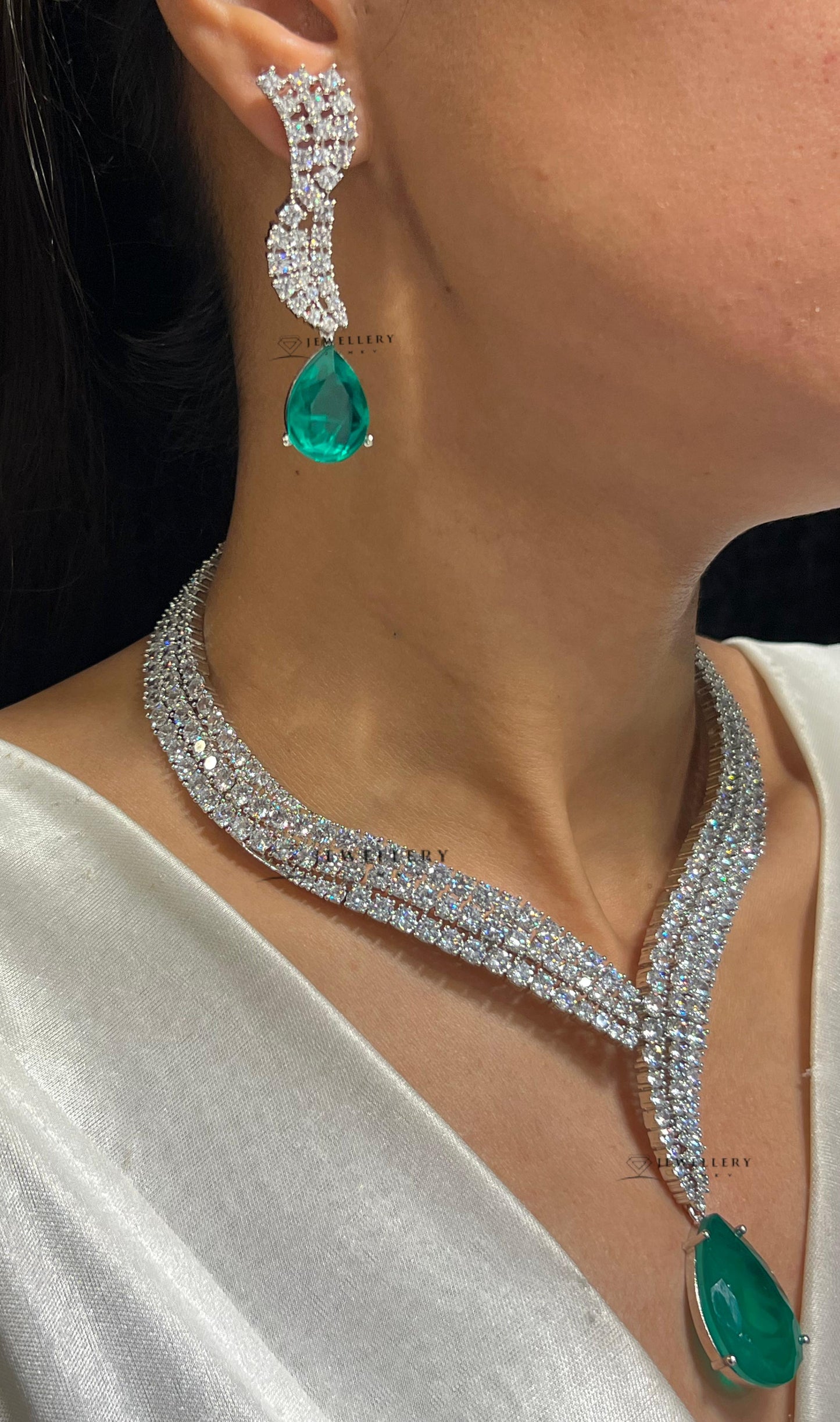 JOSHIKA DIAMOND NECKLACE