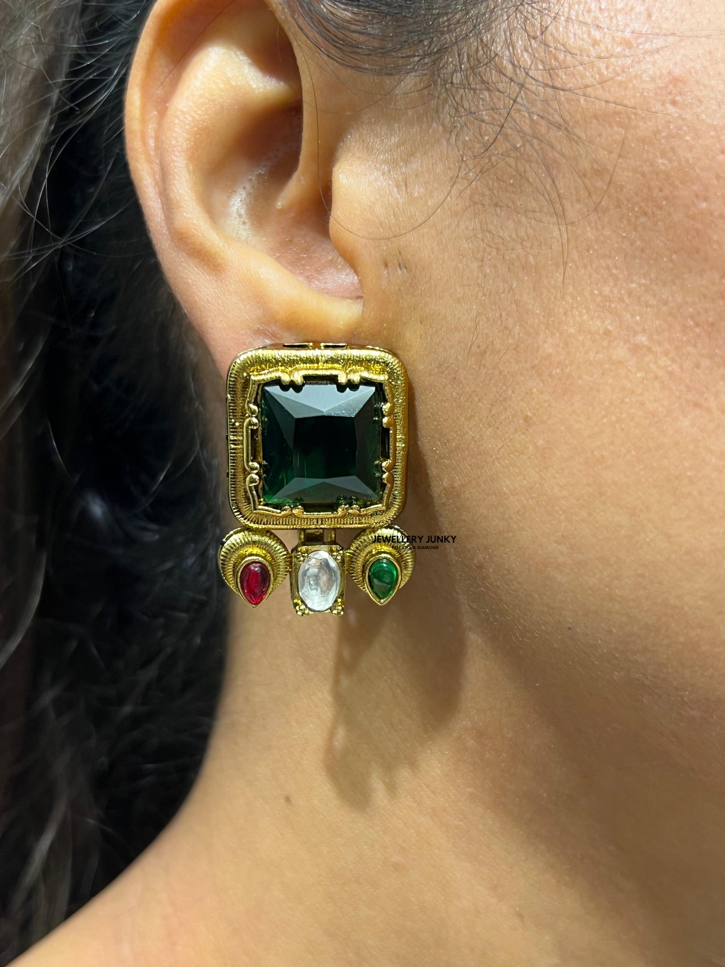 GHUFRAN KUNDAN NECKLACE