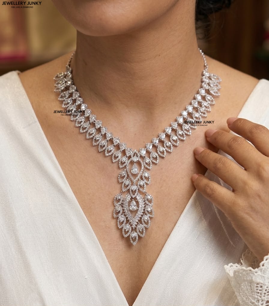 JENIKA DIAMOND NECKLACE