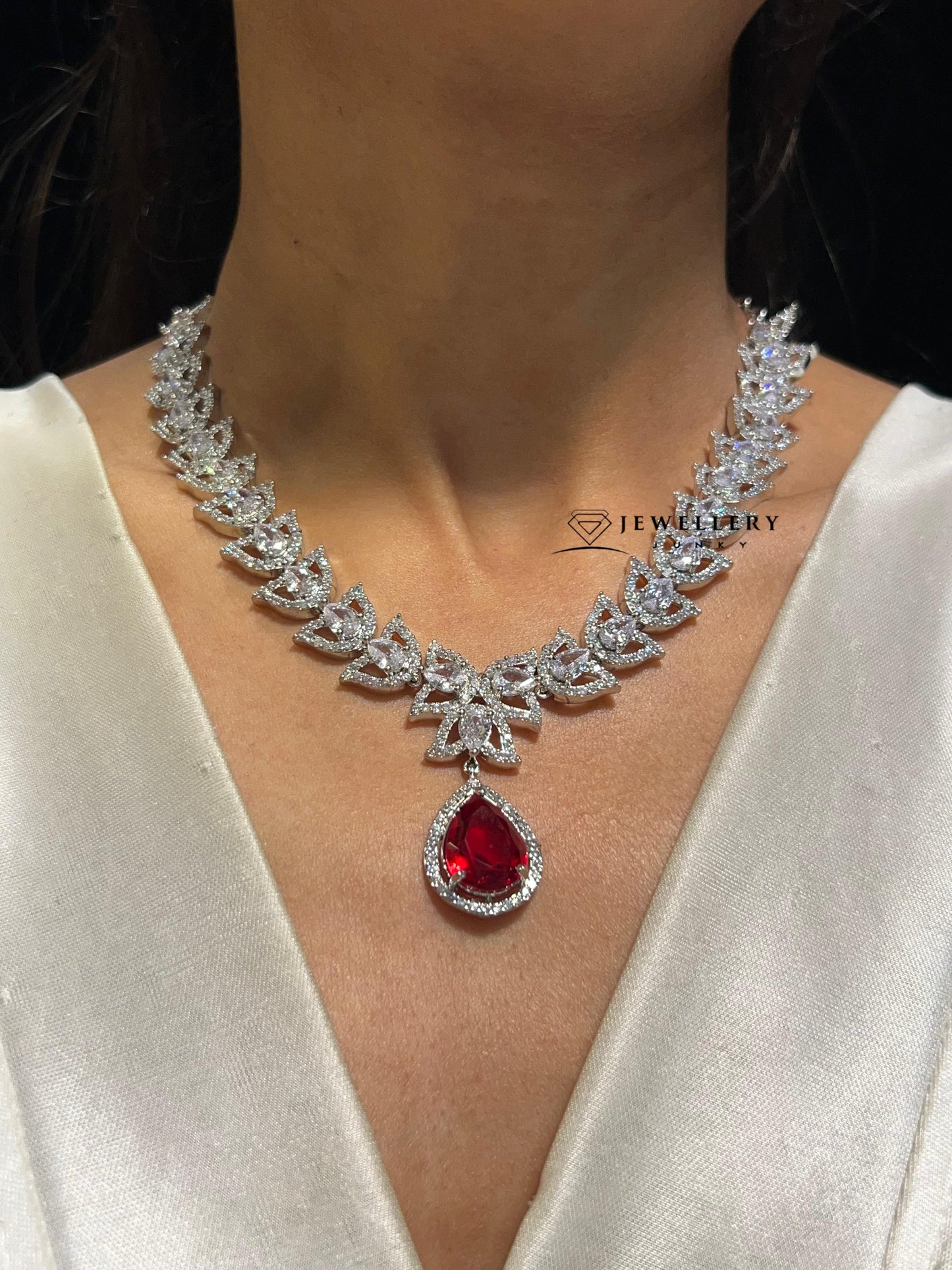 SAANVI DIAMOND NECKLACE