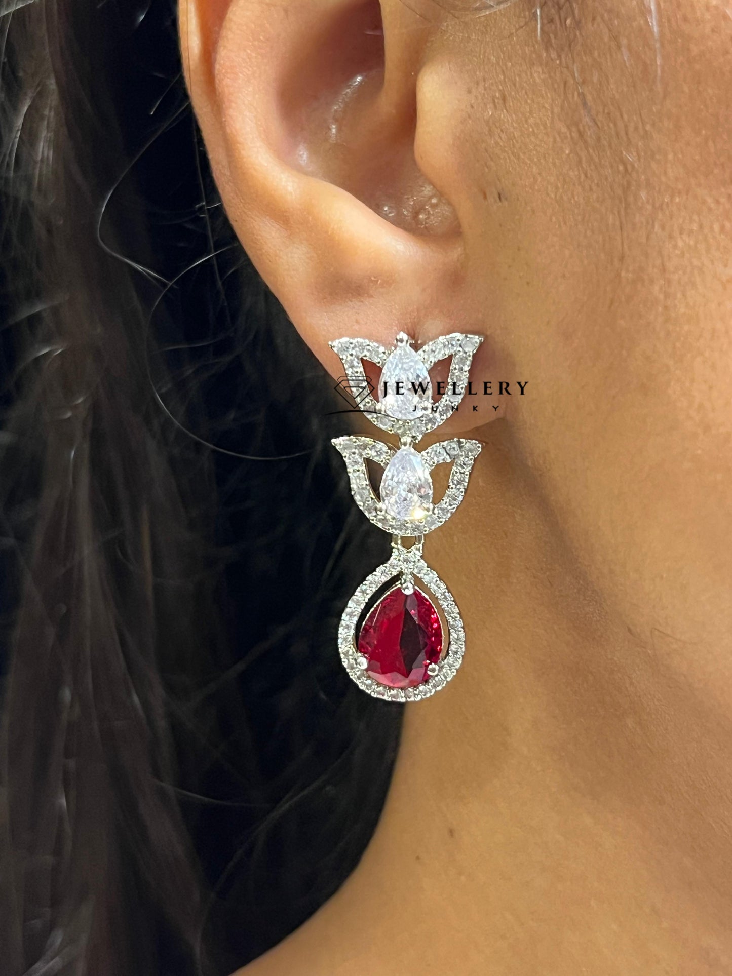 SAANVI DIAMOND NECKLACE