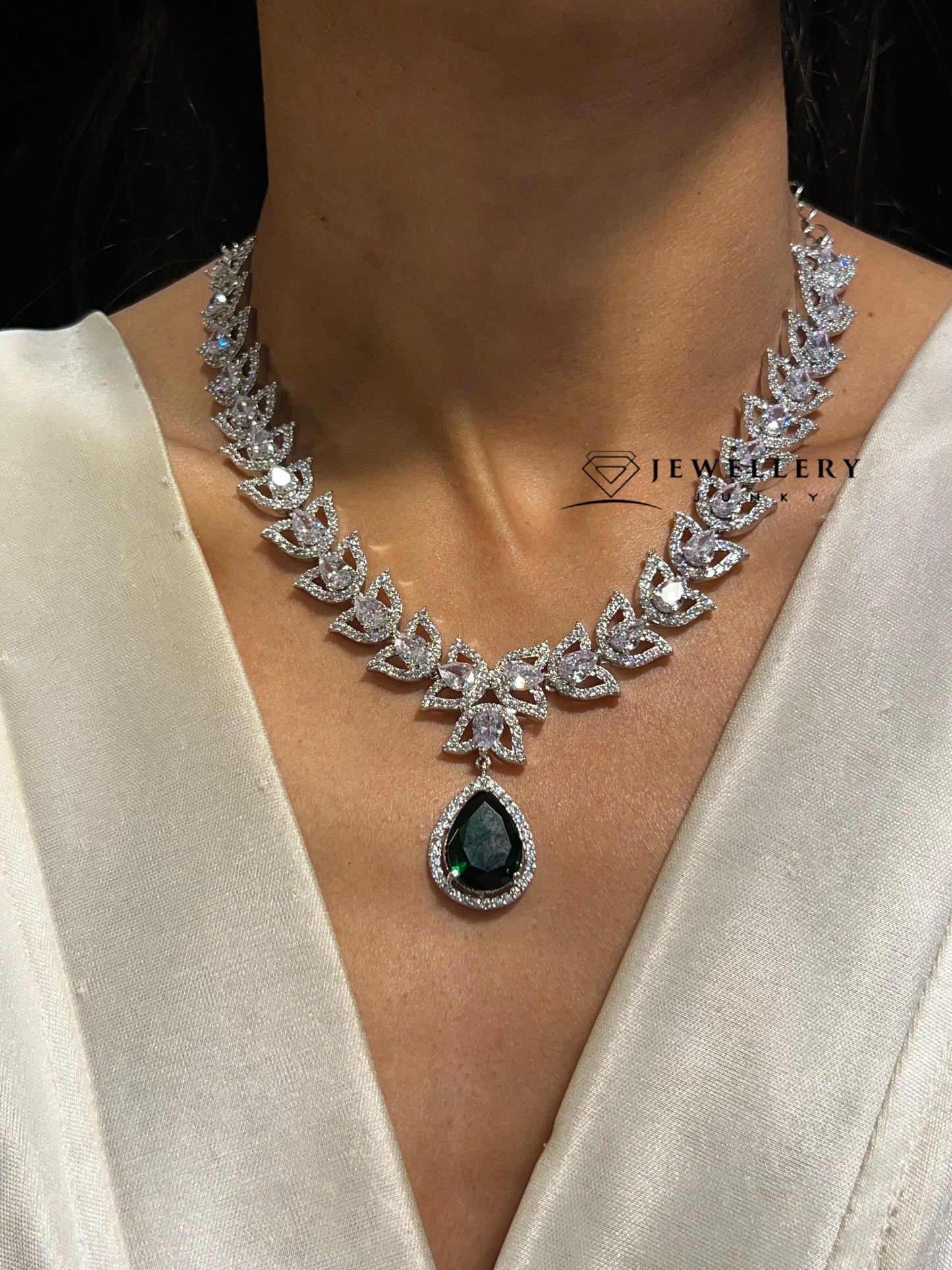 SAANVI DIAMOND NECKLACE