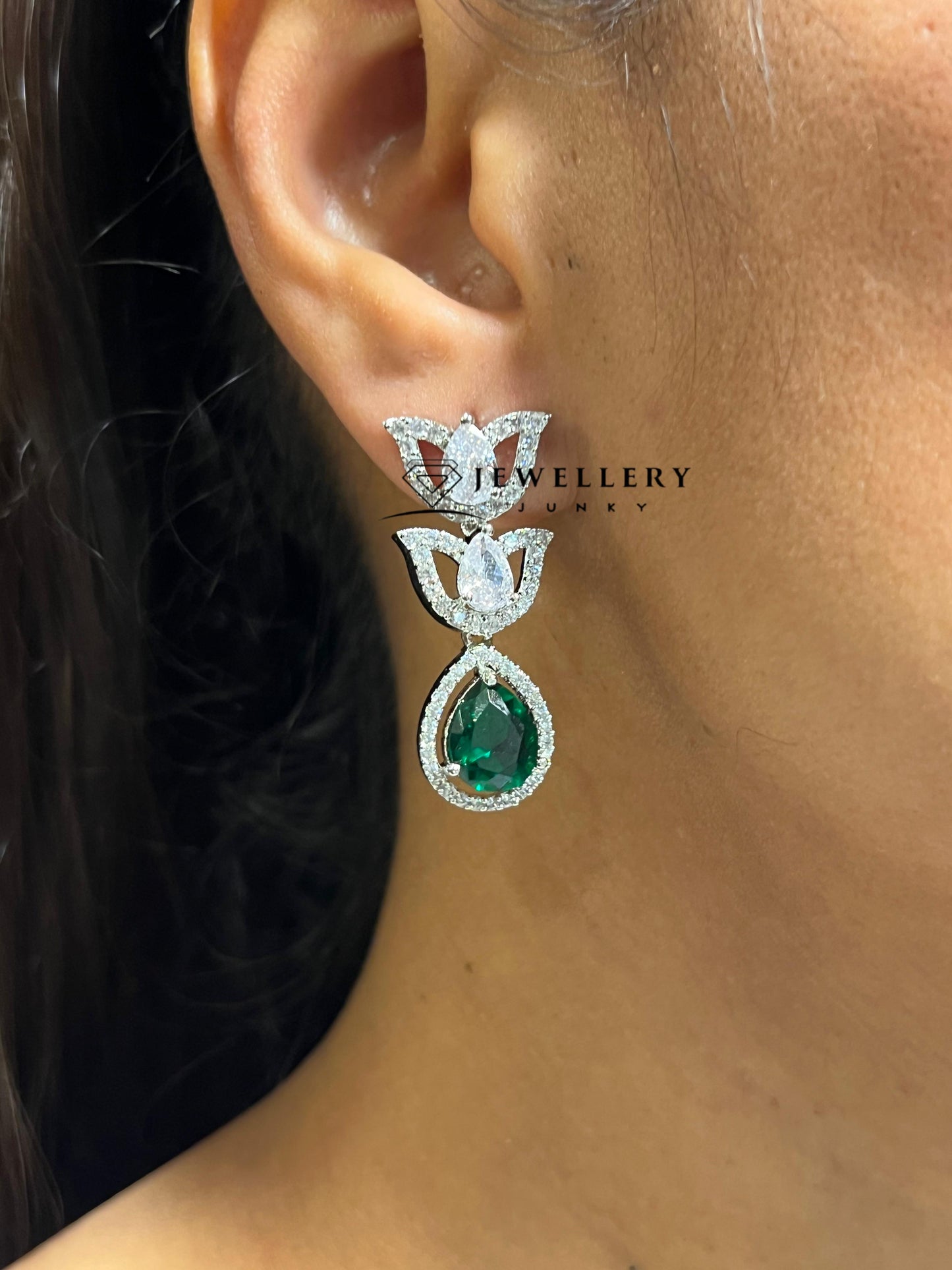 SAANVI DIAMOND NECKLACE