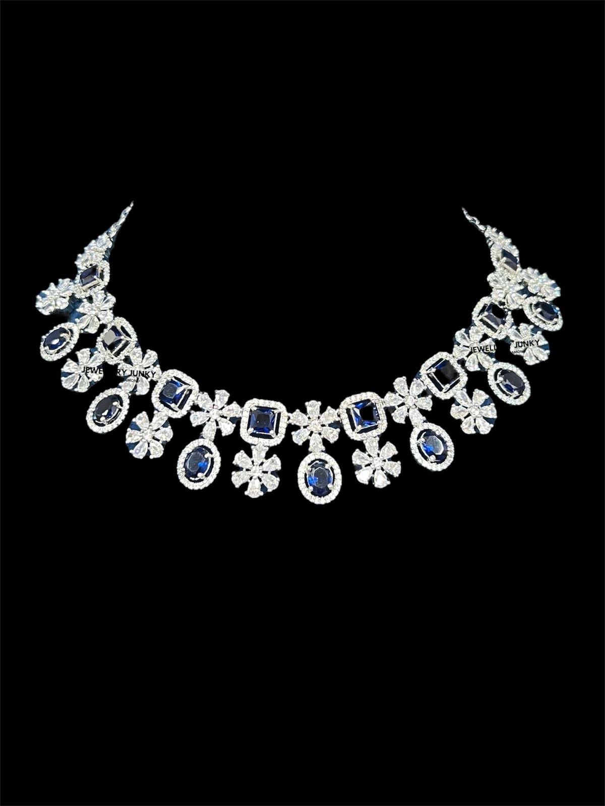 AARVI DIAMOND NECKLACE