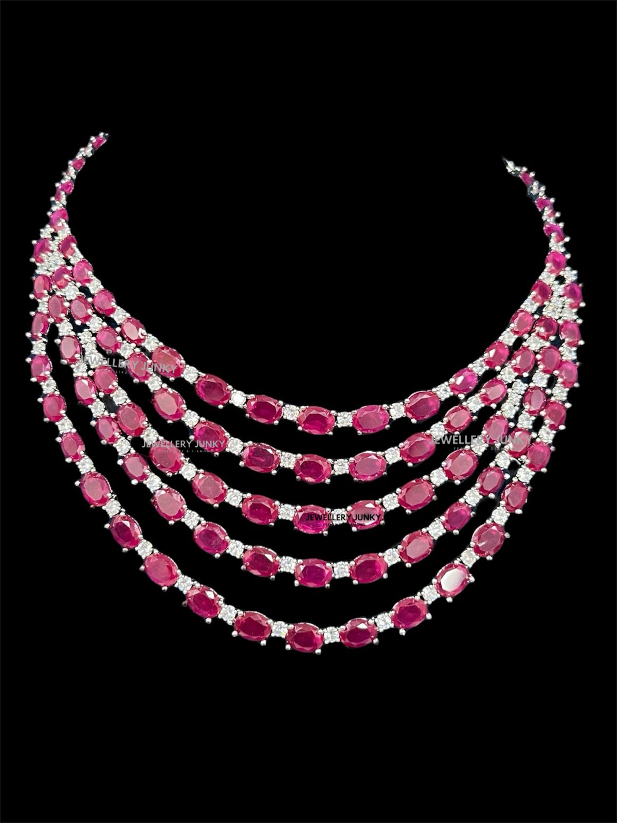 LEY DIAMOND NECKLACE
