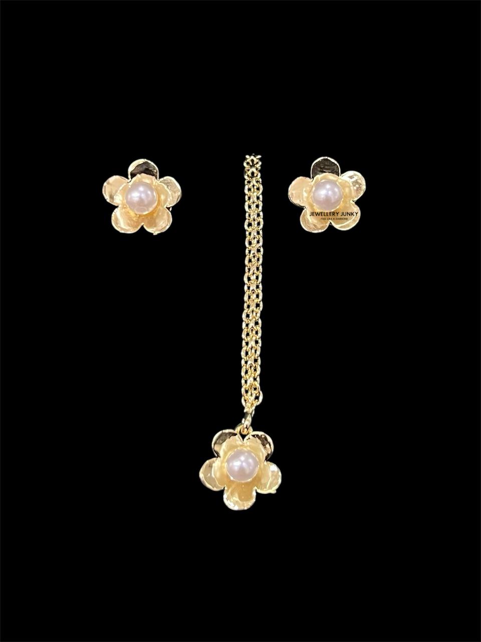 SONAM KAPOOR PEAR CHOKER