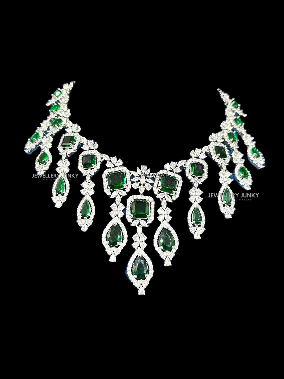 ALEAH DIAMOND NECKLACE