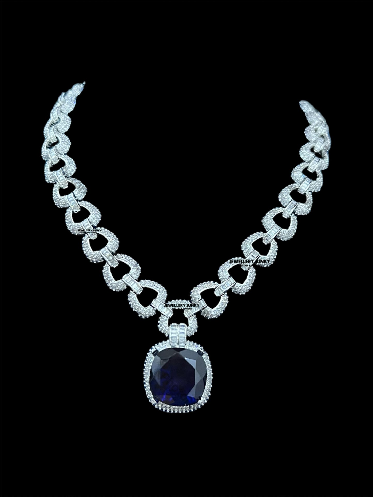 ELARA DIAMOND NECKLACE