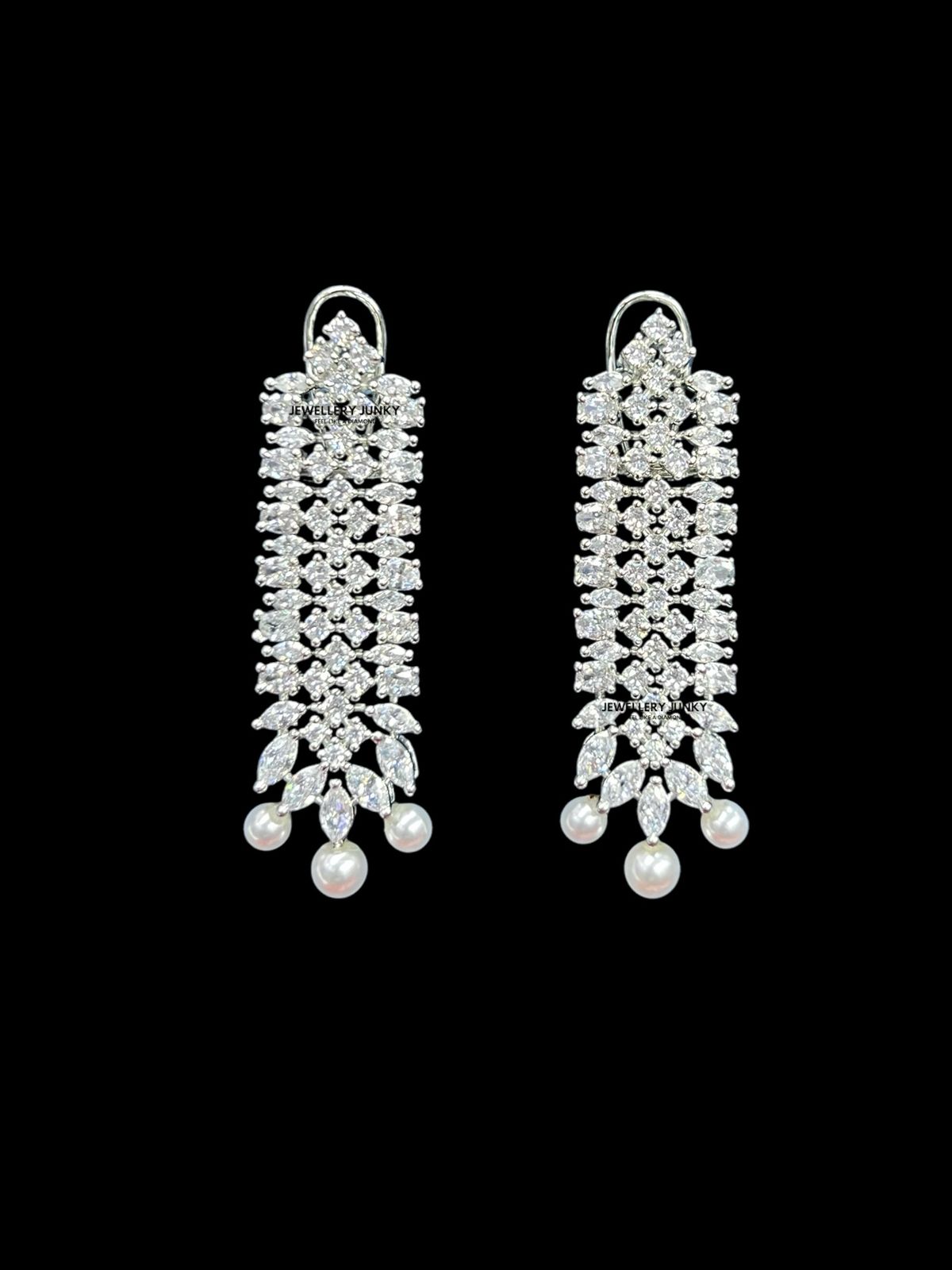 AVANTI DIAMOND NECKLACE