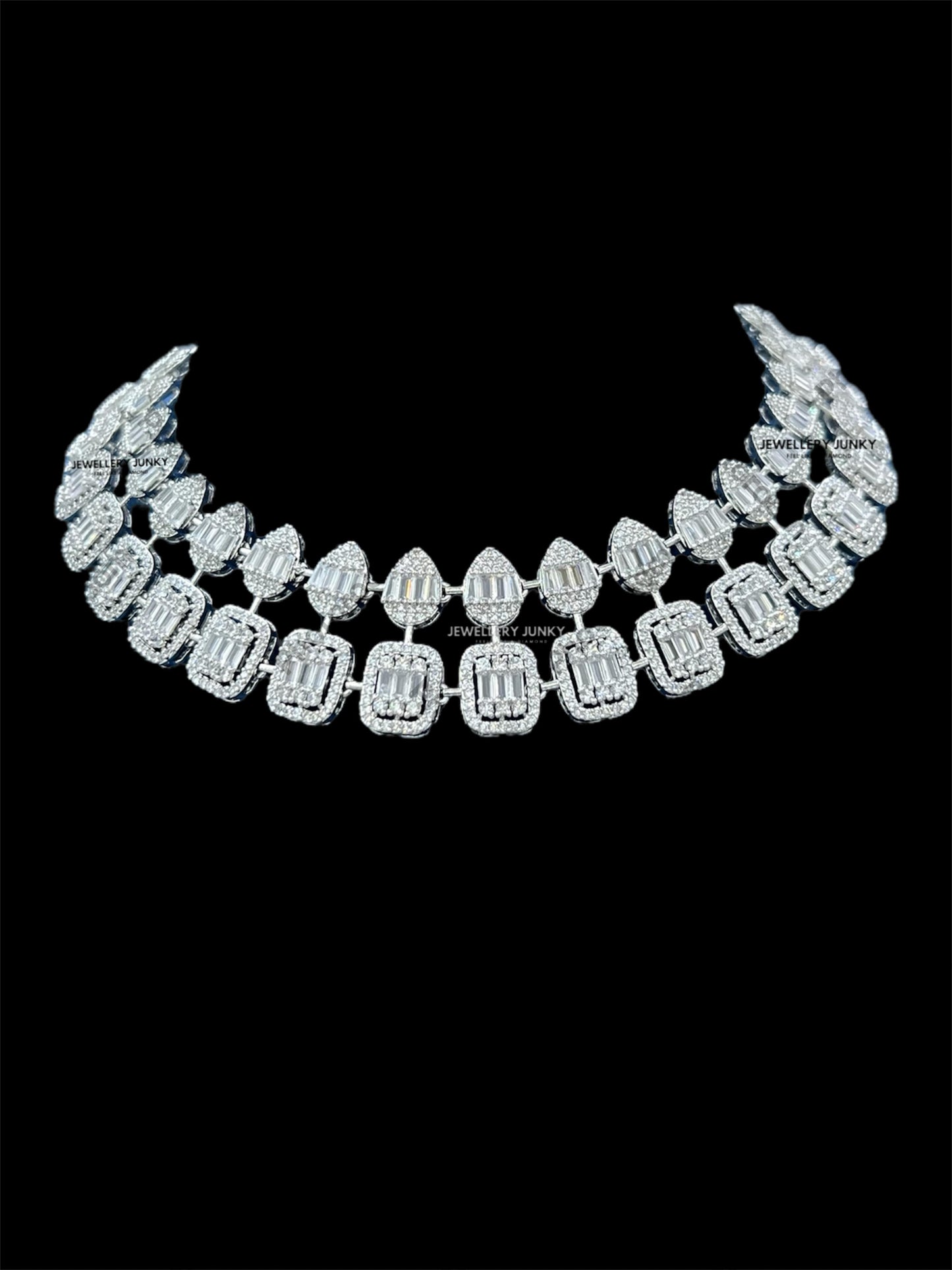 BAVNIYA DIAMOND NECKLACE