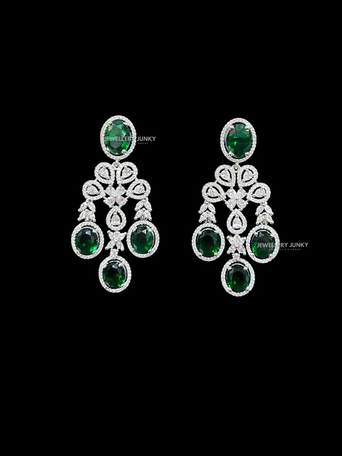SHEENA DIAMOND NECKLACE
