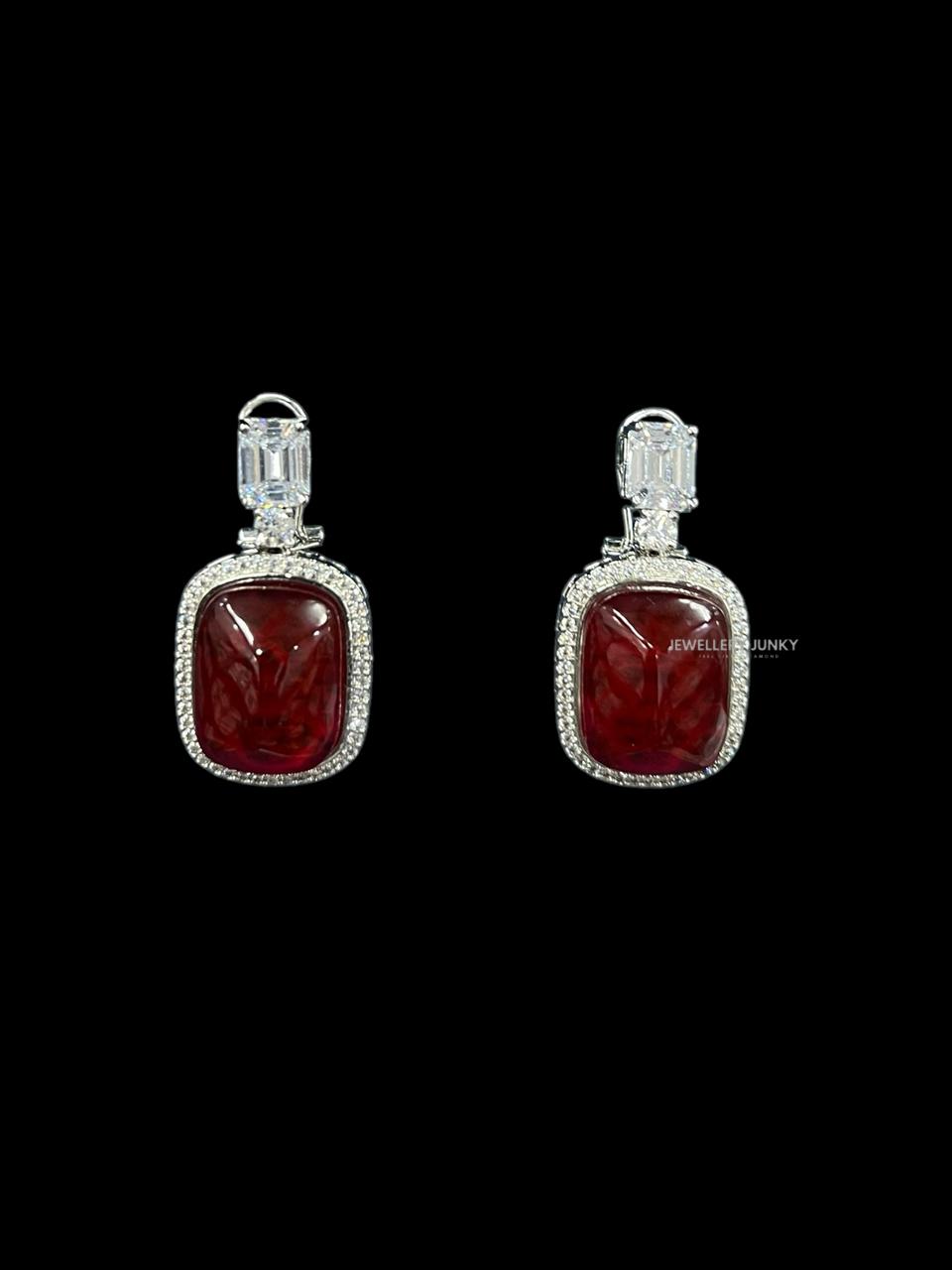 MEGAN DIAMOND NECKLACE