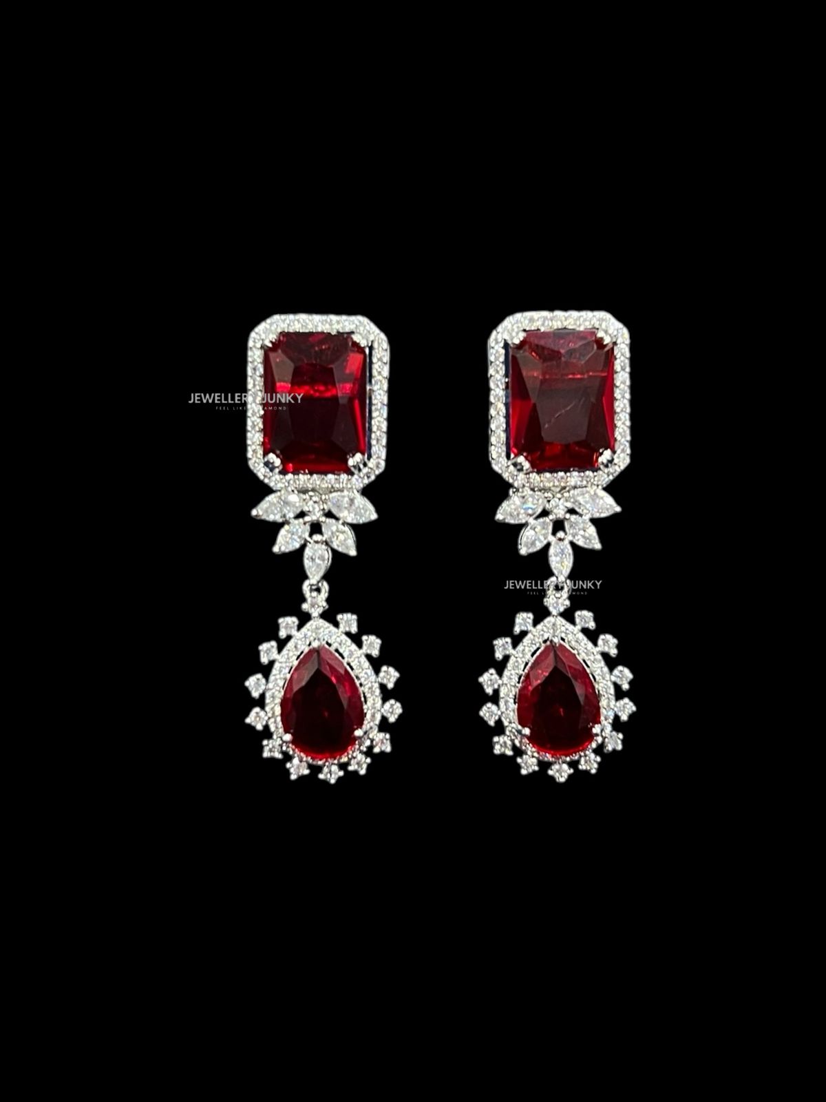 CLEO DIAMOND NECKLACE