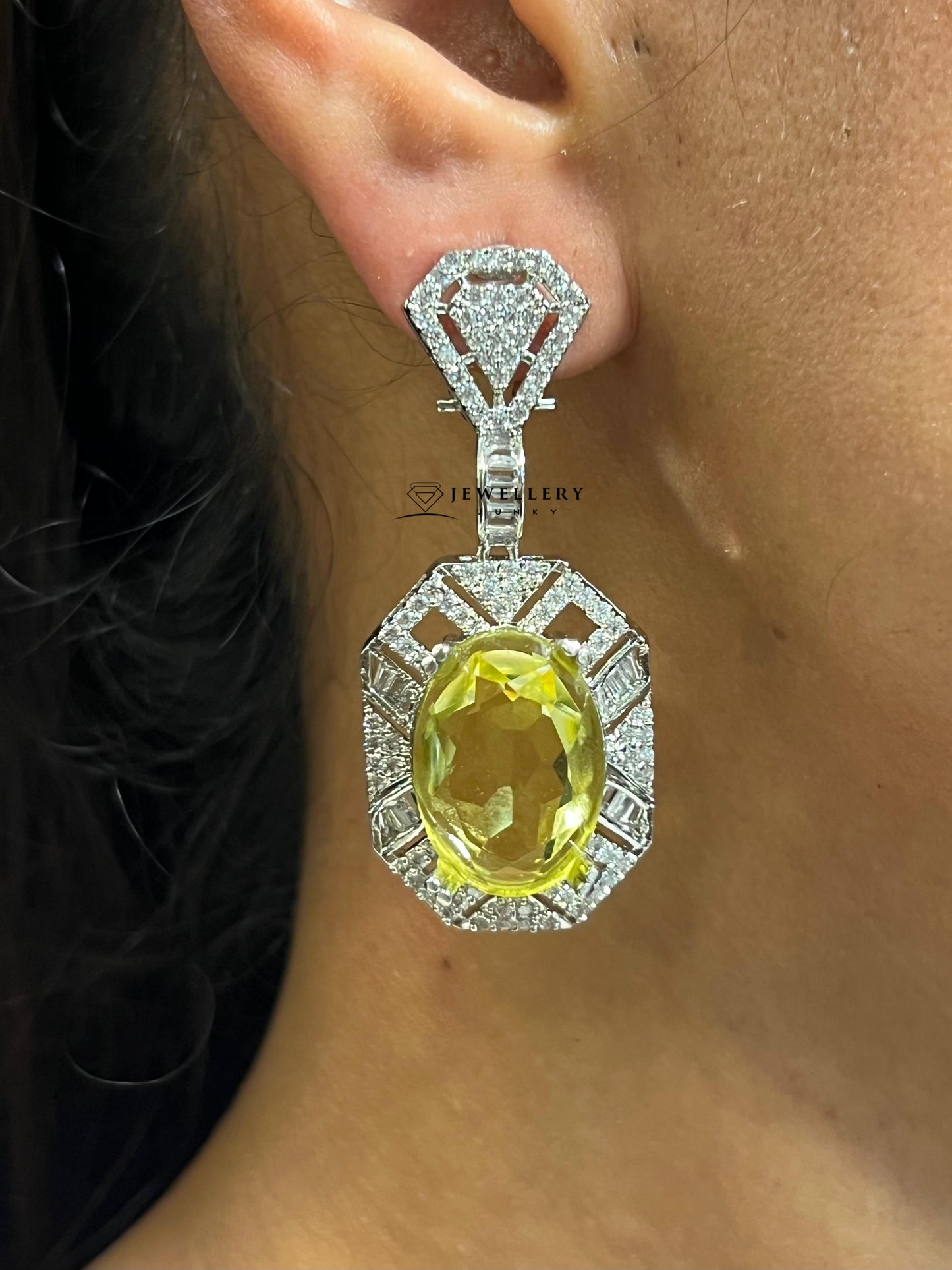 IRA OVAL DIAMOND NECKLACE