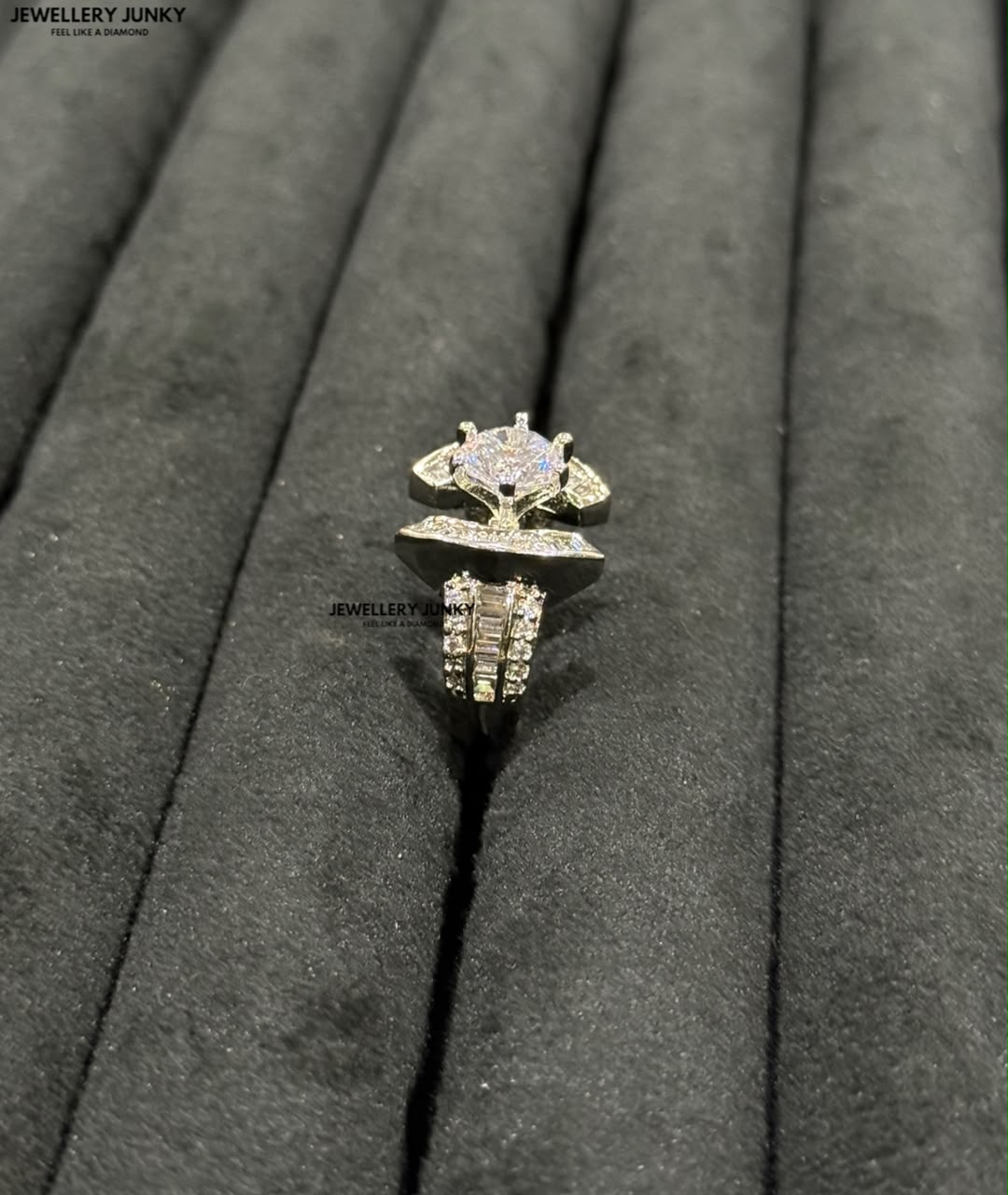 INARI DIAMOND RING