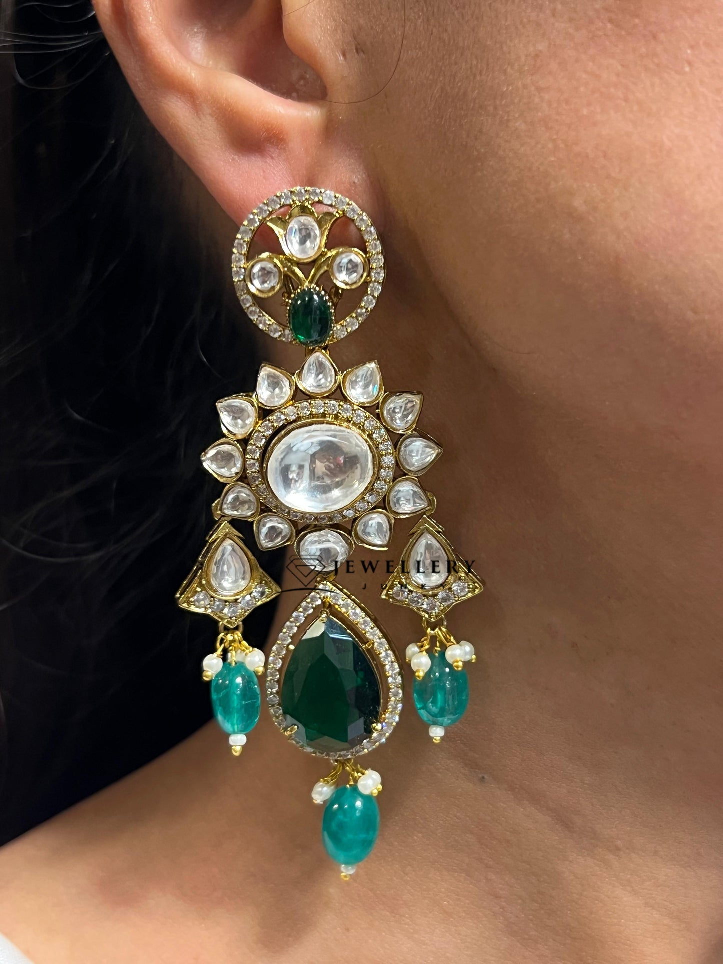 MEHWISH EMERALD KUNDAN NECKLACE