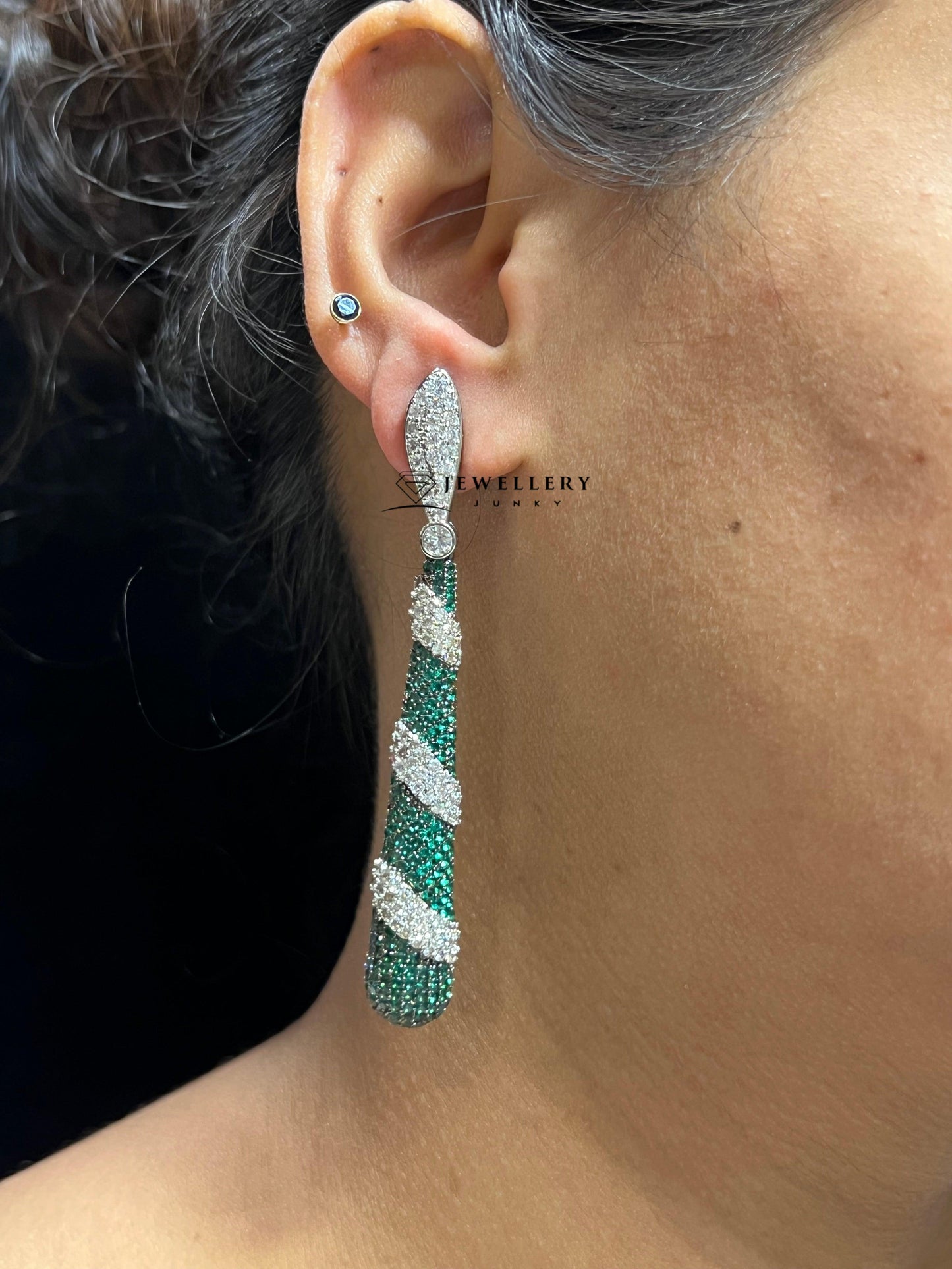 PETAL NANO DIAMOND EARRING E-1017