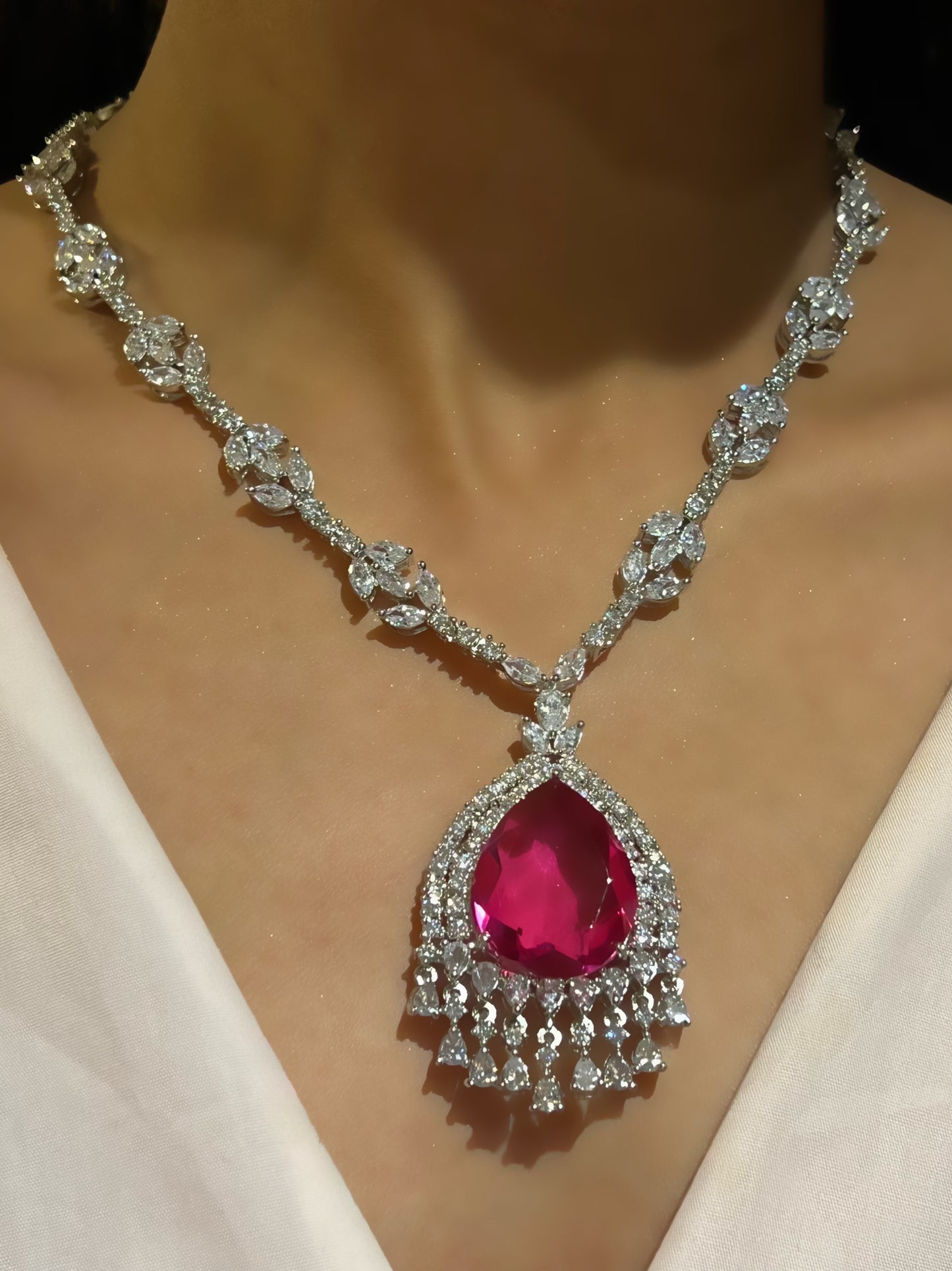 HELEN DIAMOND NECKLACE