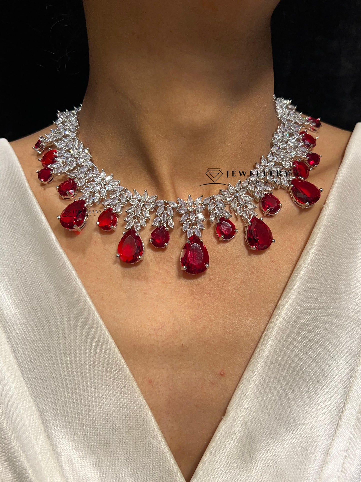 INA DIAMOND NECKLACE