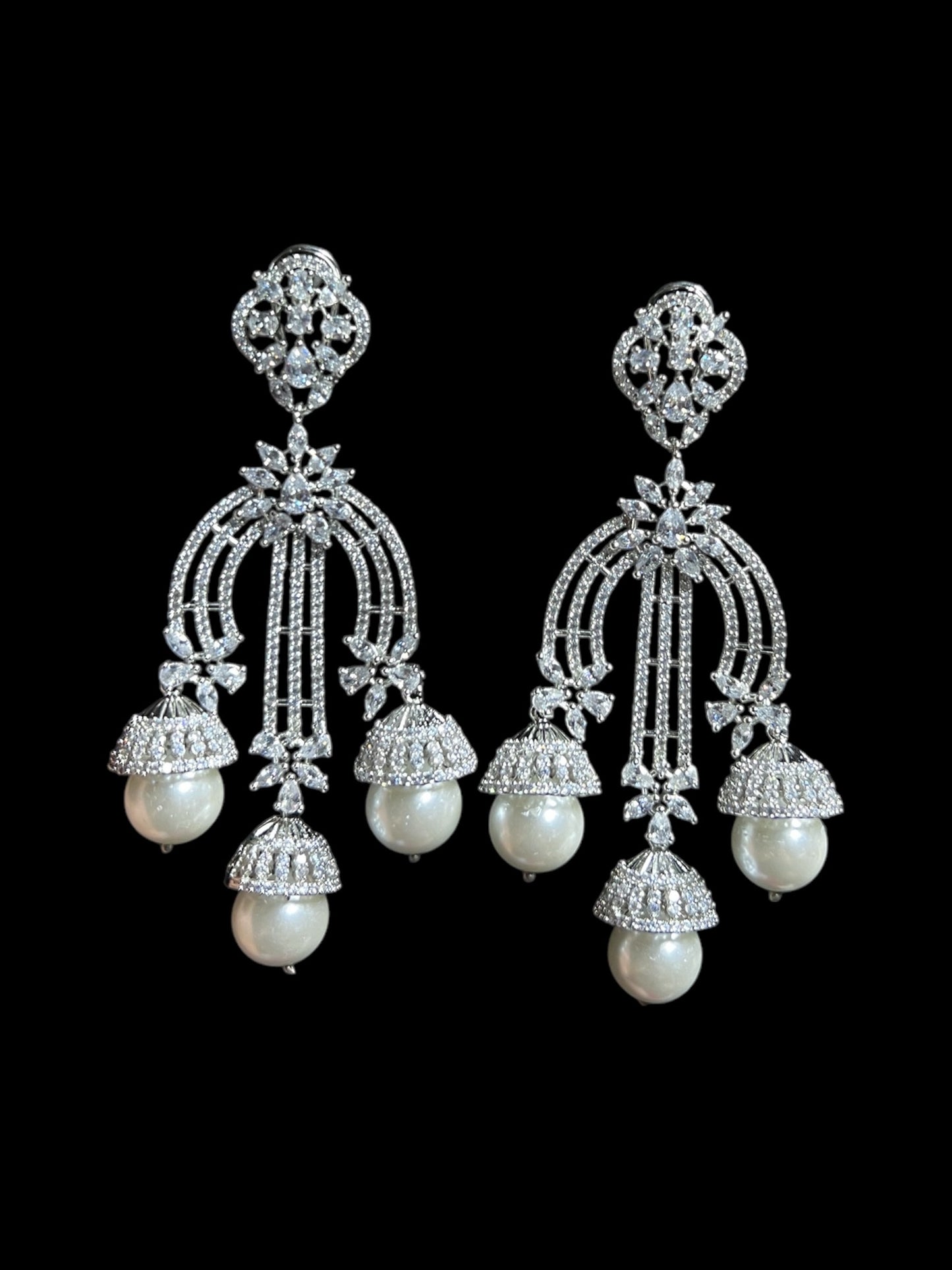 NOA DIAMOND EARRING E-1049