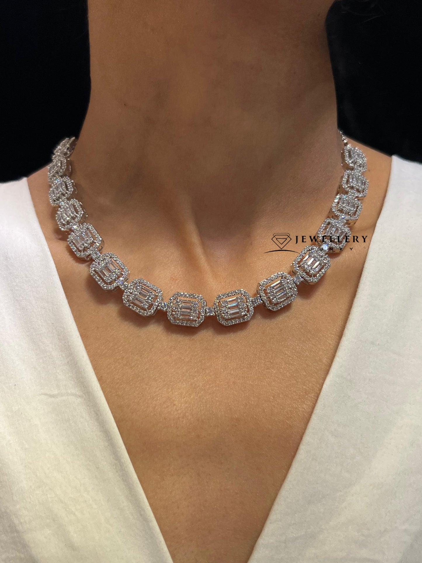 CHRISTA DIAMOND NECKLACE