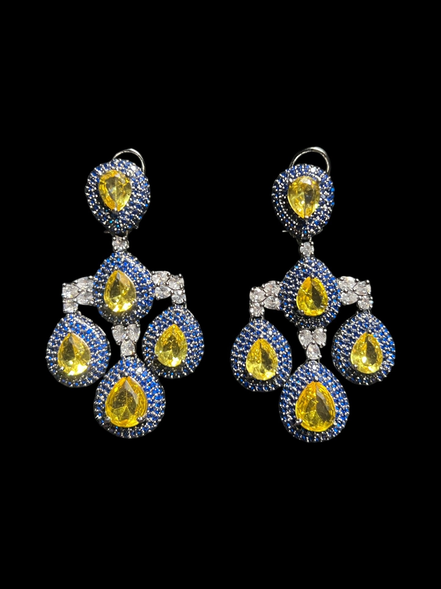 SARA DIAMOND NANO EARRING E-1021