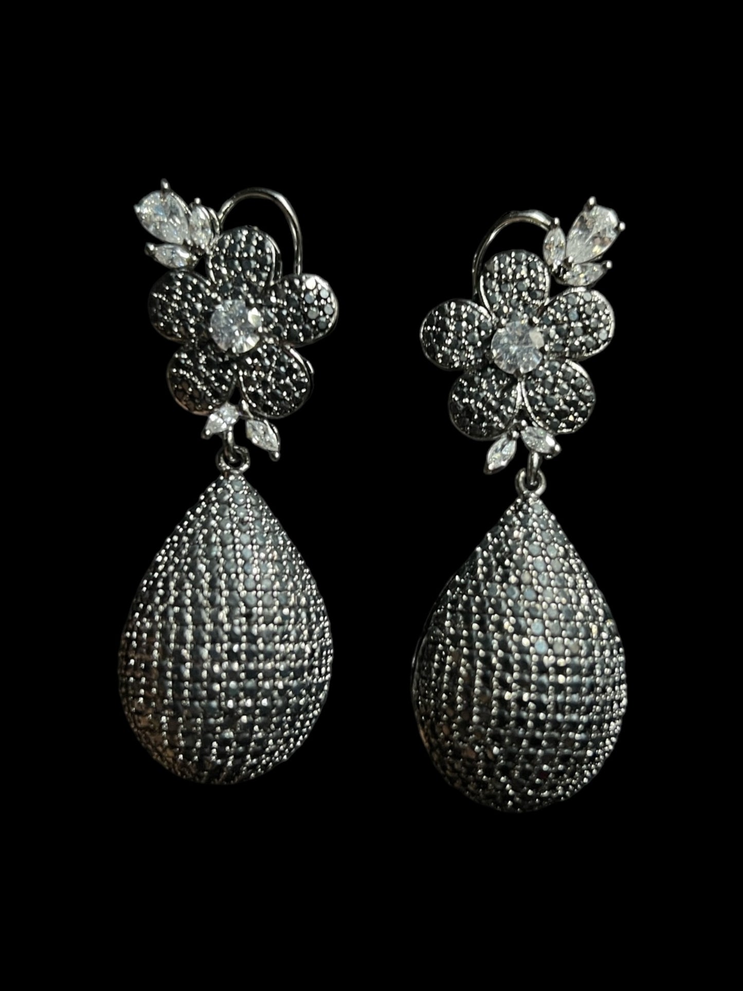 SAZIA DIAMOND NANO EARRING E-1018