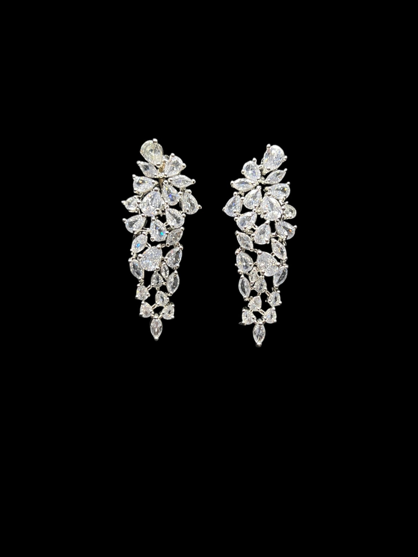 ANIKA DIAMOND EARRING E-1059