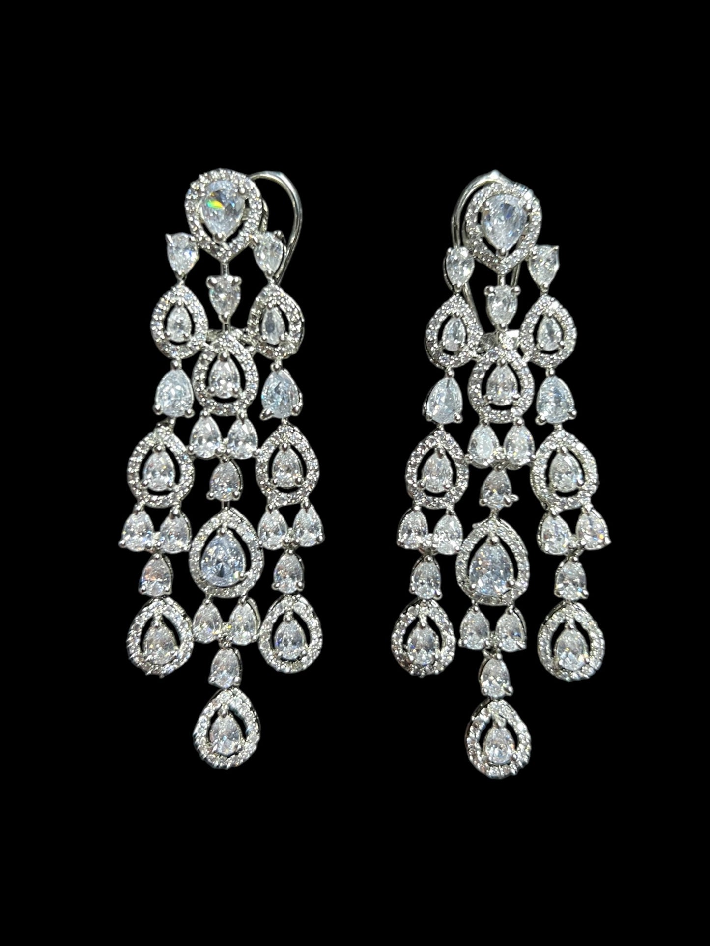 HAZEL DIAMOND EARRING E-1047