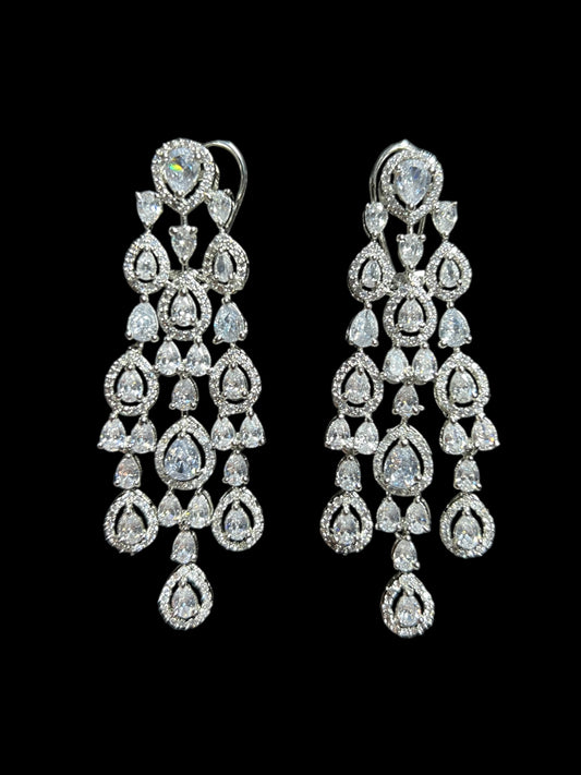 HAZEL DIAMOND EARRING E-1047