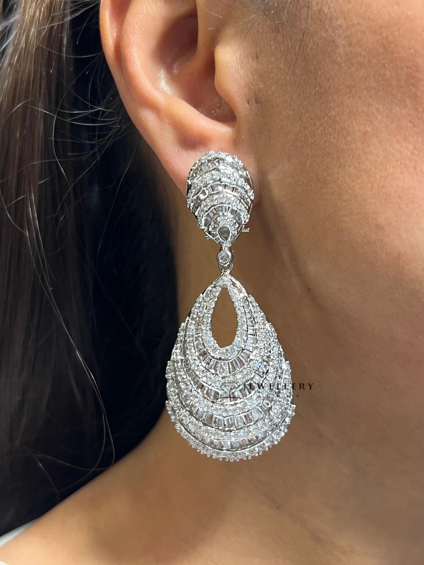 LANEY DIAMOND EARRING