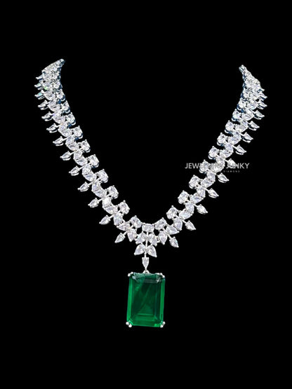 ZORA EMERALD DIAMOND NECKLACE