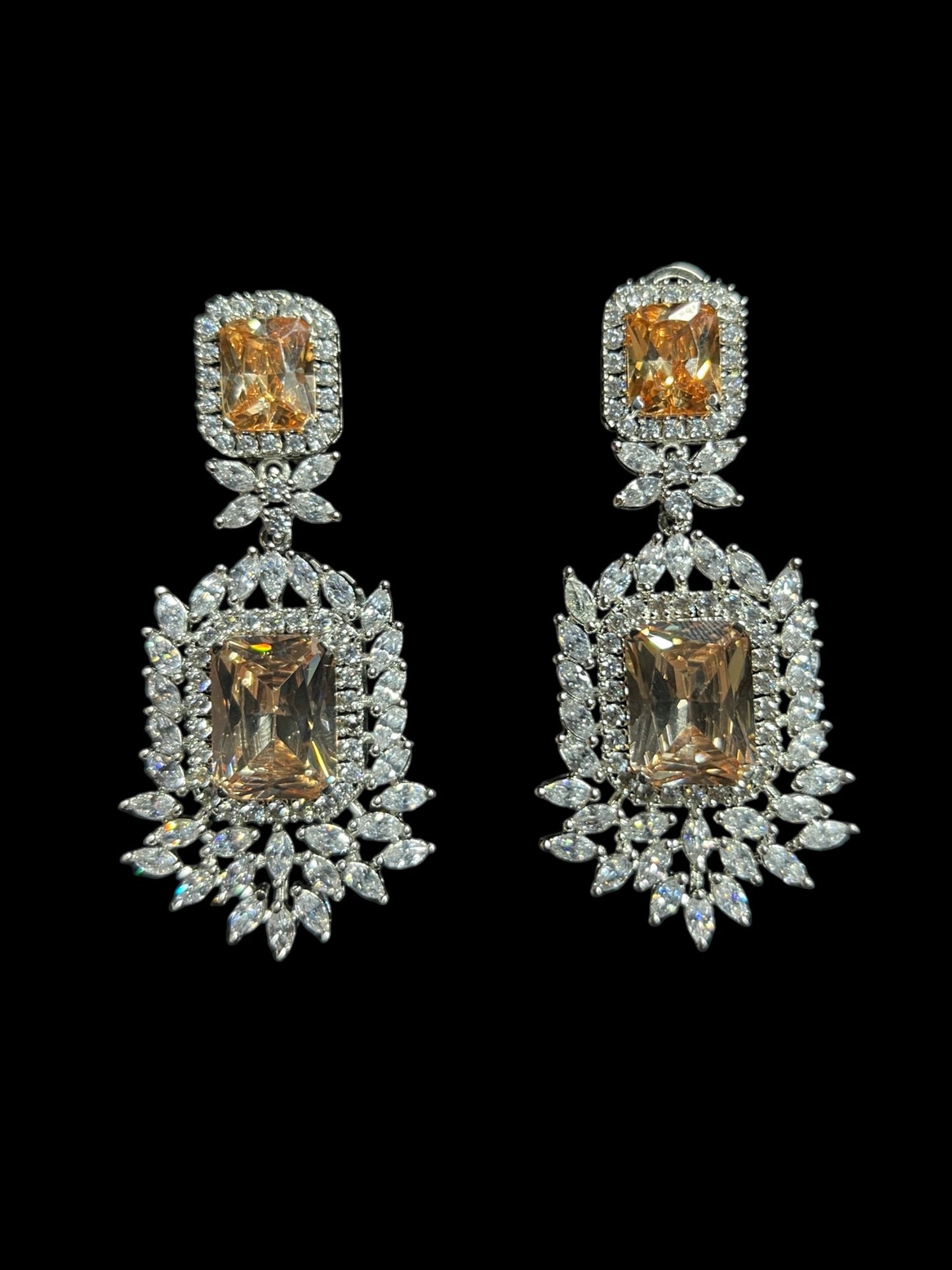 VIENNA DIAMOND EARRING E-1029