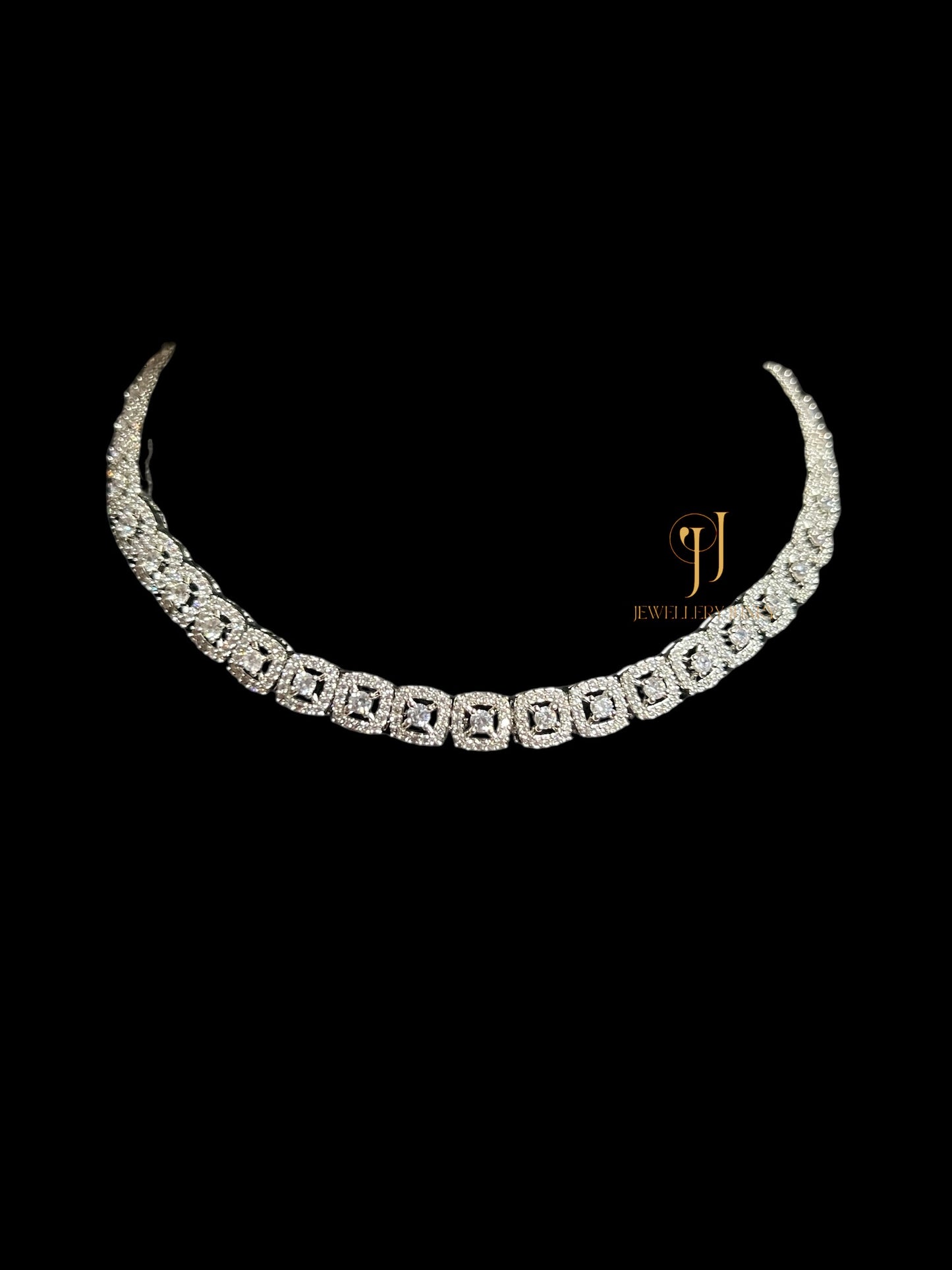 AVA DIAMOND NECKLACE