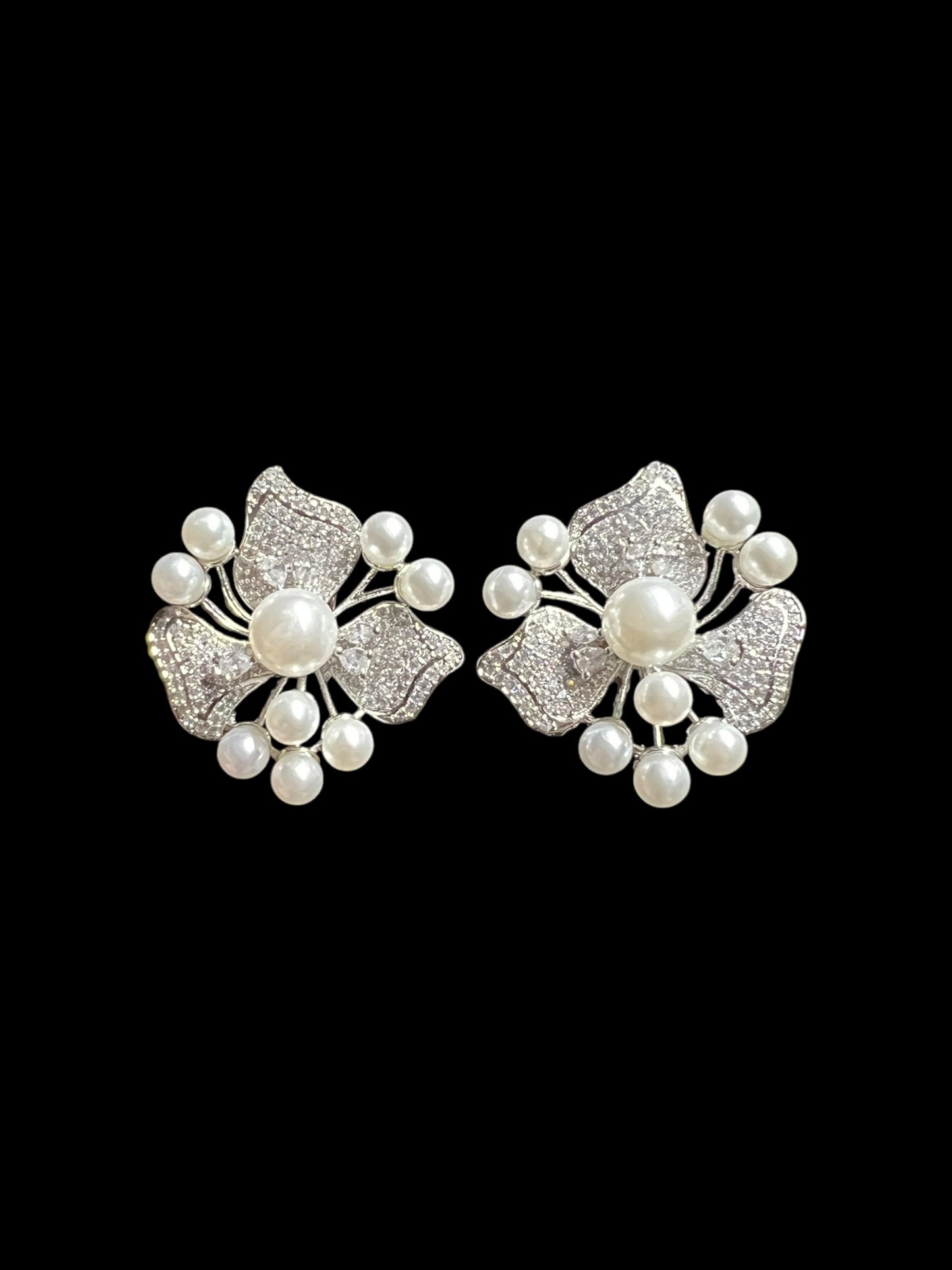 FLORAL PEARL DIAMOND STUD E-1004